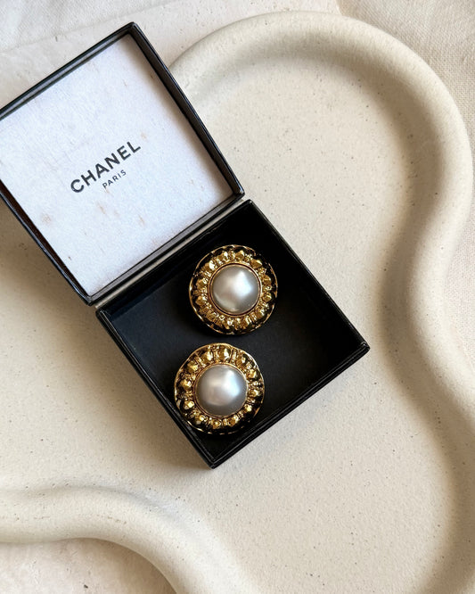 Boucles d’oreilles vintage Chanel - Perles fantaisie et monture dorée
