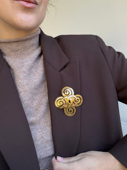 Broche Chanel vintage - Spirale dorée et CC