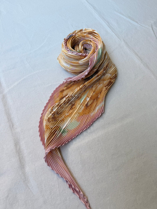 Foulard Hermès plissé – Modèle Les Pivoines