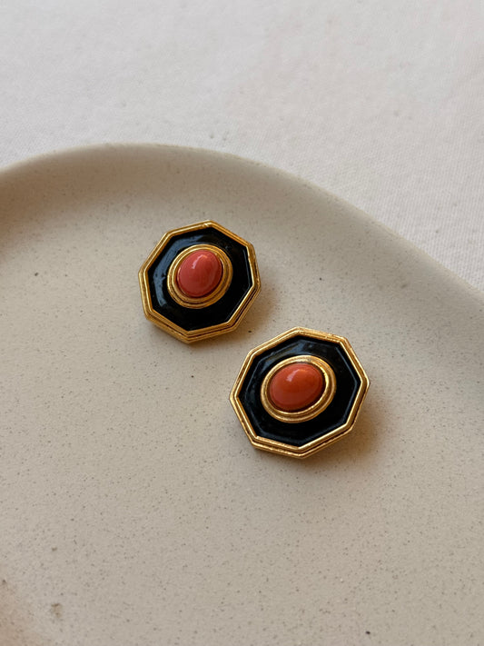 Boucles d’oreilles Carven vintage - Email noir et pierre corail