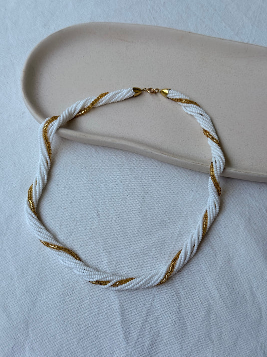 Collier doré vintage - Perles blanches et dorées torsadées