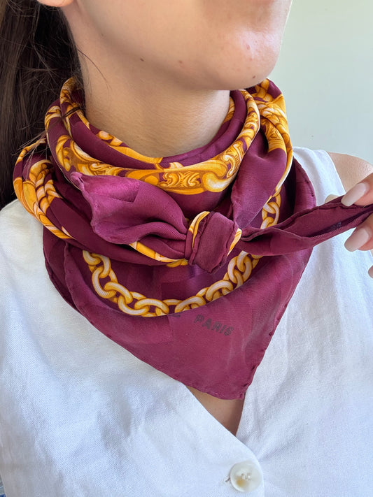 Foulard Céline – Modèle bordeaux et chaînes