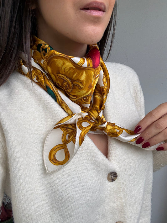 Foulard Chanel – Modèle blanc et bijouteries