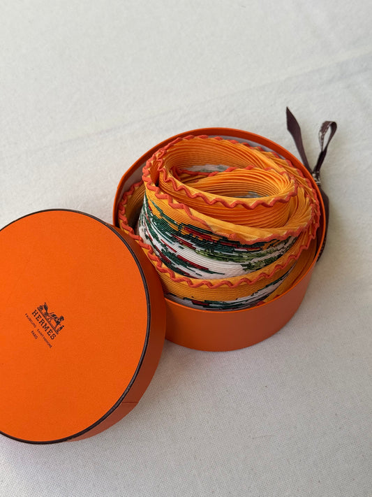 Foulard Hermès plissé – Modèle Au Cœur des Bois