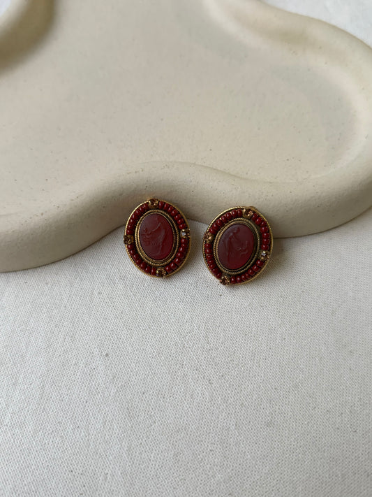 Boucles d’oreilles Zoé Coste pour Réminiscence vintage - Camées bordeaux