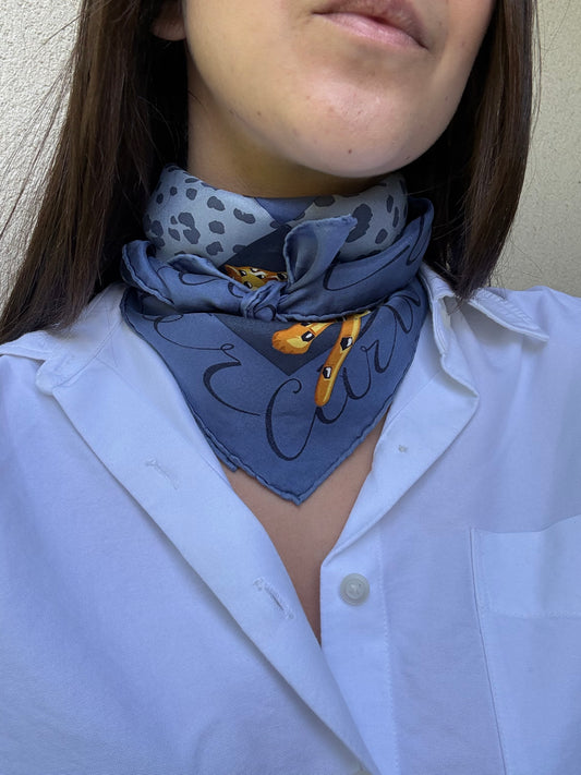Foulard Cartier – Modèle bleu et panthères