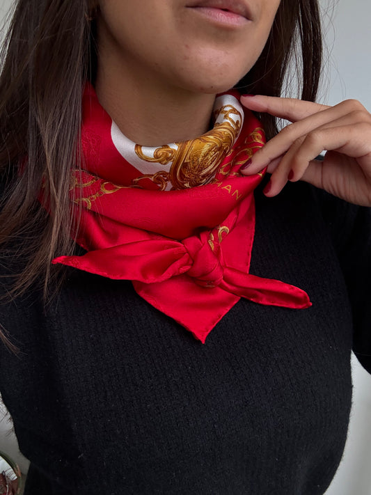 Foulard Chanel - Modèle rouge et blanc avec chaînes dorées