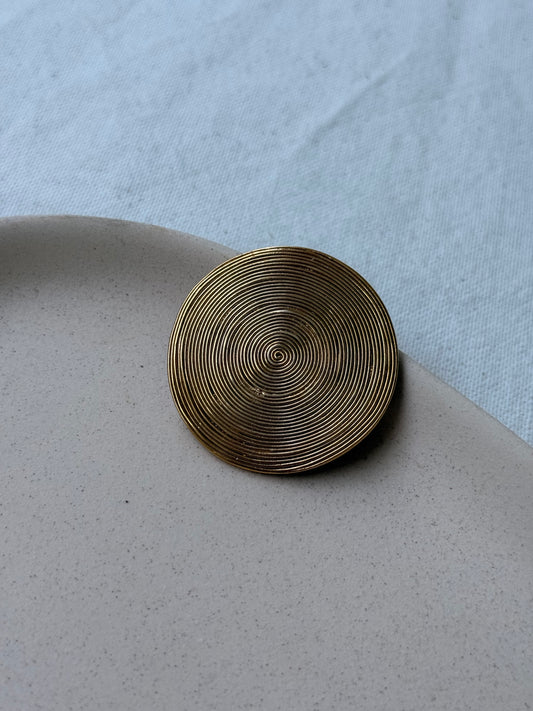 Broche vintage - Motif spirale dorée