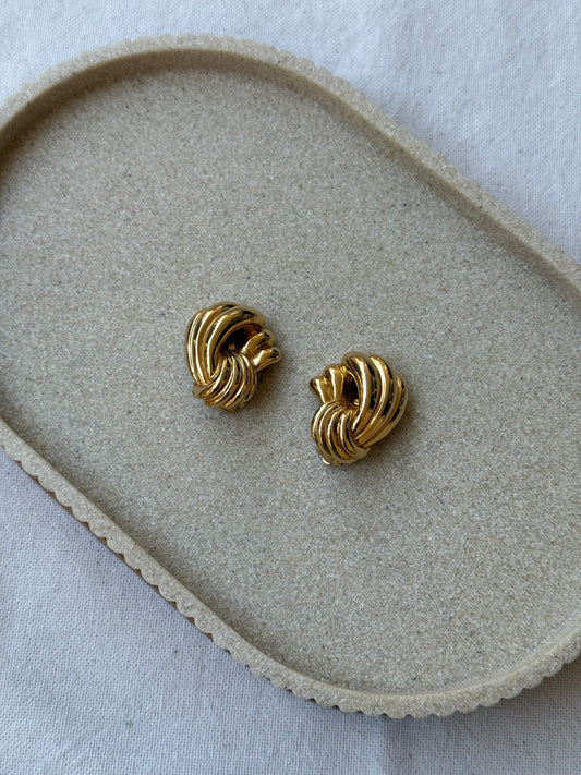 Boucles d’oreilles Ciner vintage - Noeud sculpté doré