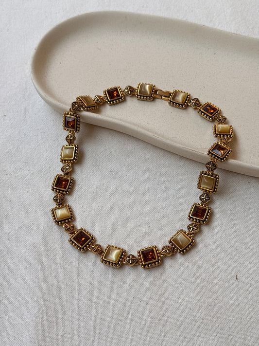 Collier doré vintage - Pierres ambrées et cabochons nacrés