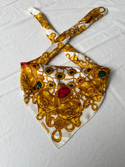Foulard Chanel – Modèle blanc et bijouteries
