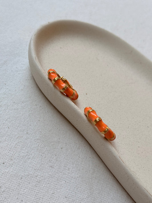 Boucles d’oreilles Kenneth Jay Lane vintage - Créoles émaillées corail