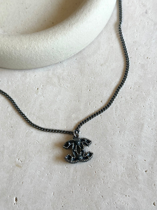Collier Chanel - Pendentif CC noir