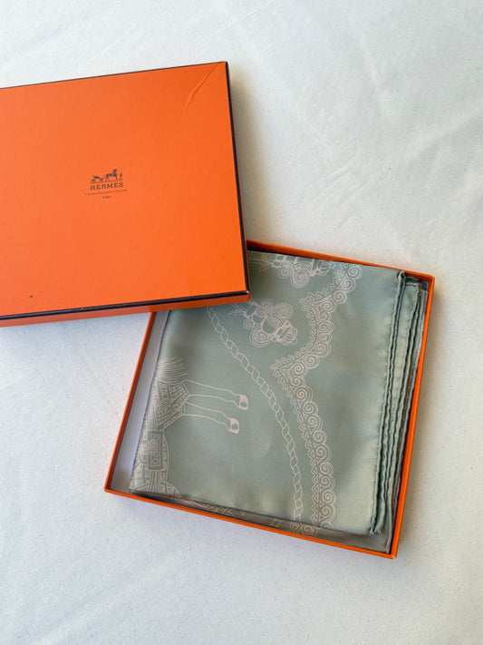 Foulard Hermès – Modèle Paperoles
