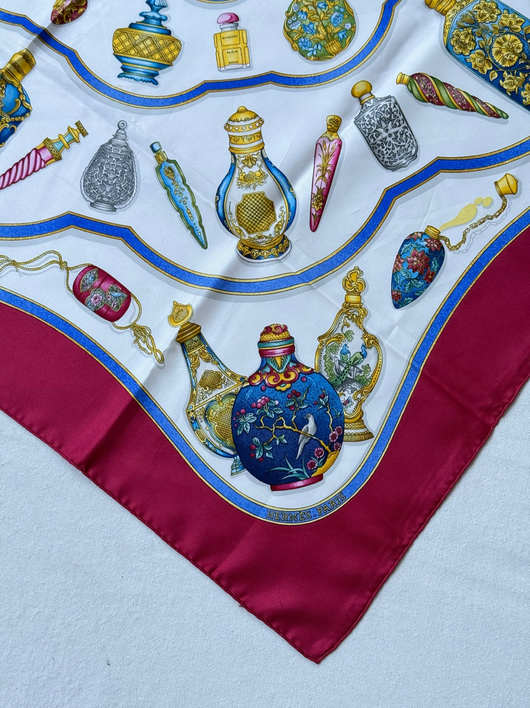 Foulard Hermès – Modèle Flacons