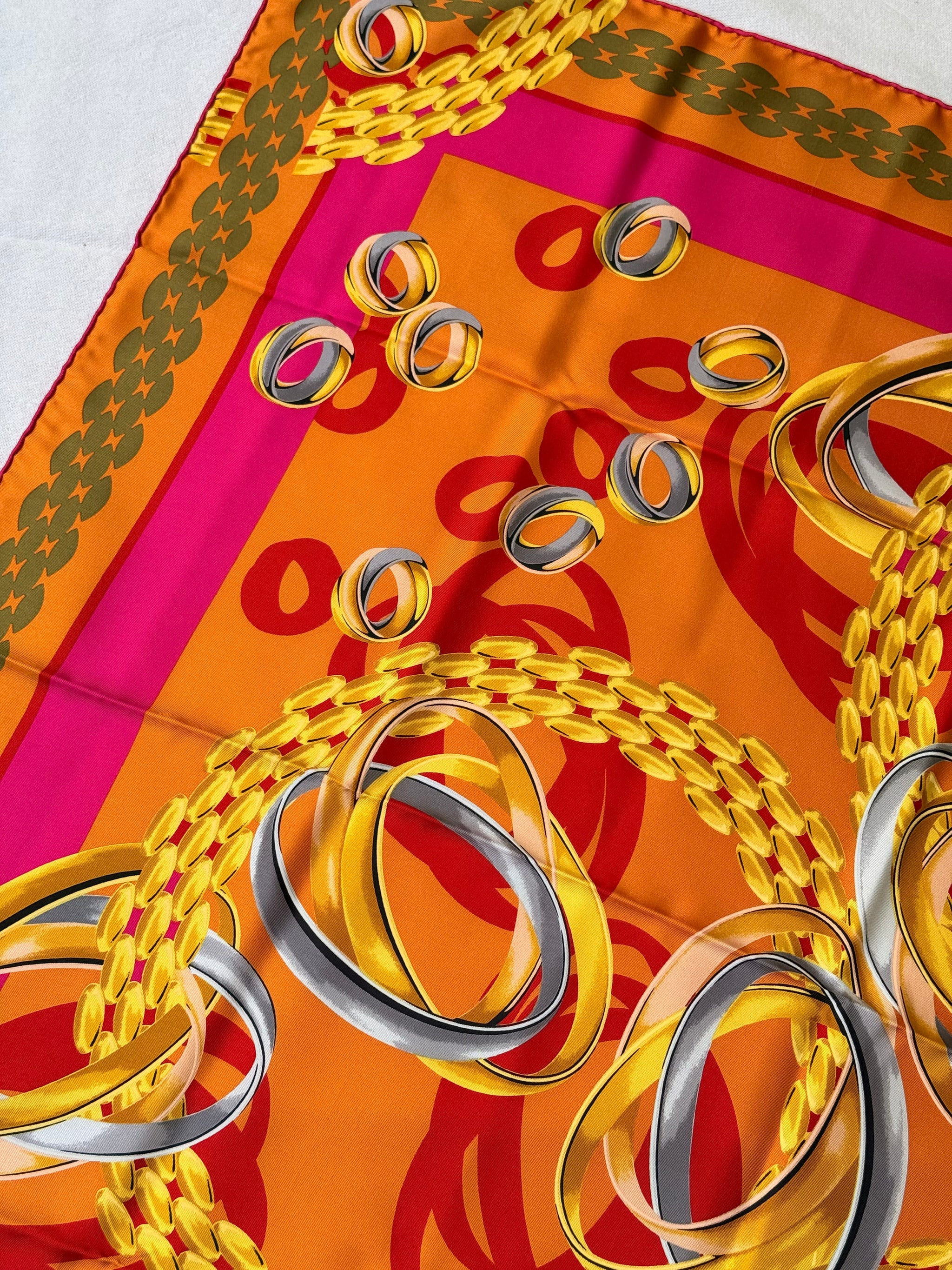 Foulard Cartier – Motif anneaux Trinity