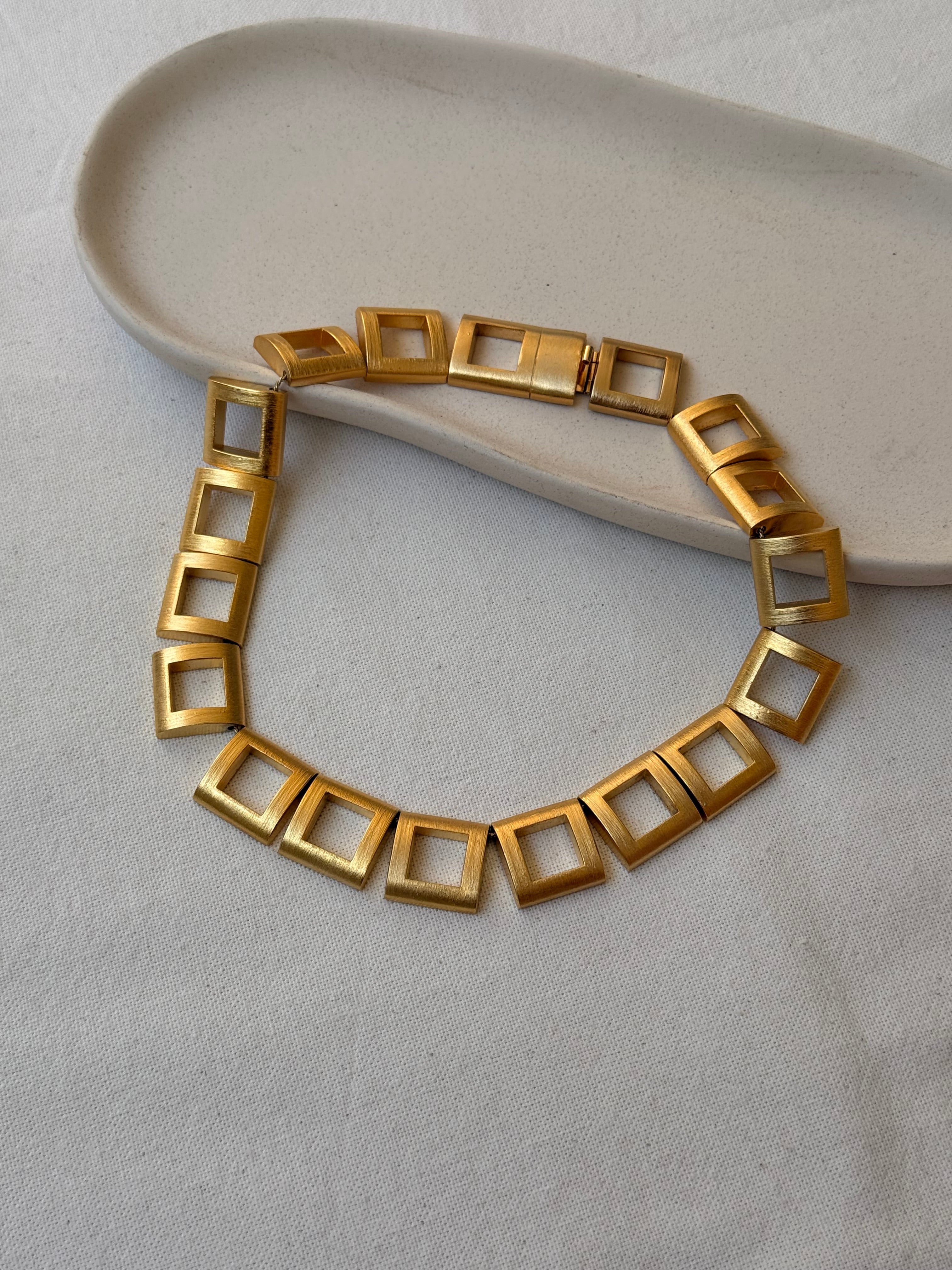 Collier Helena Rubinstein vintage - Maillons carrés ajourés