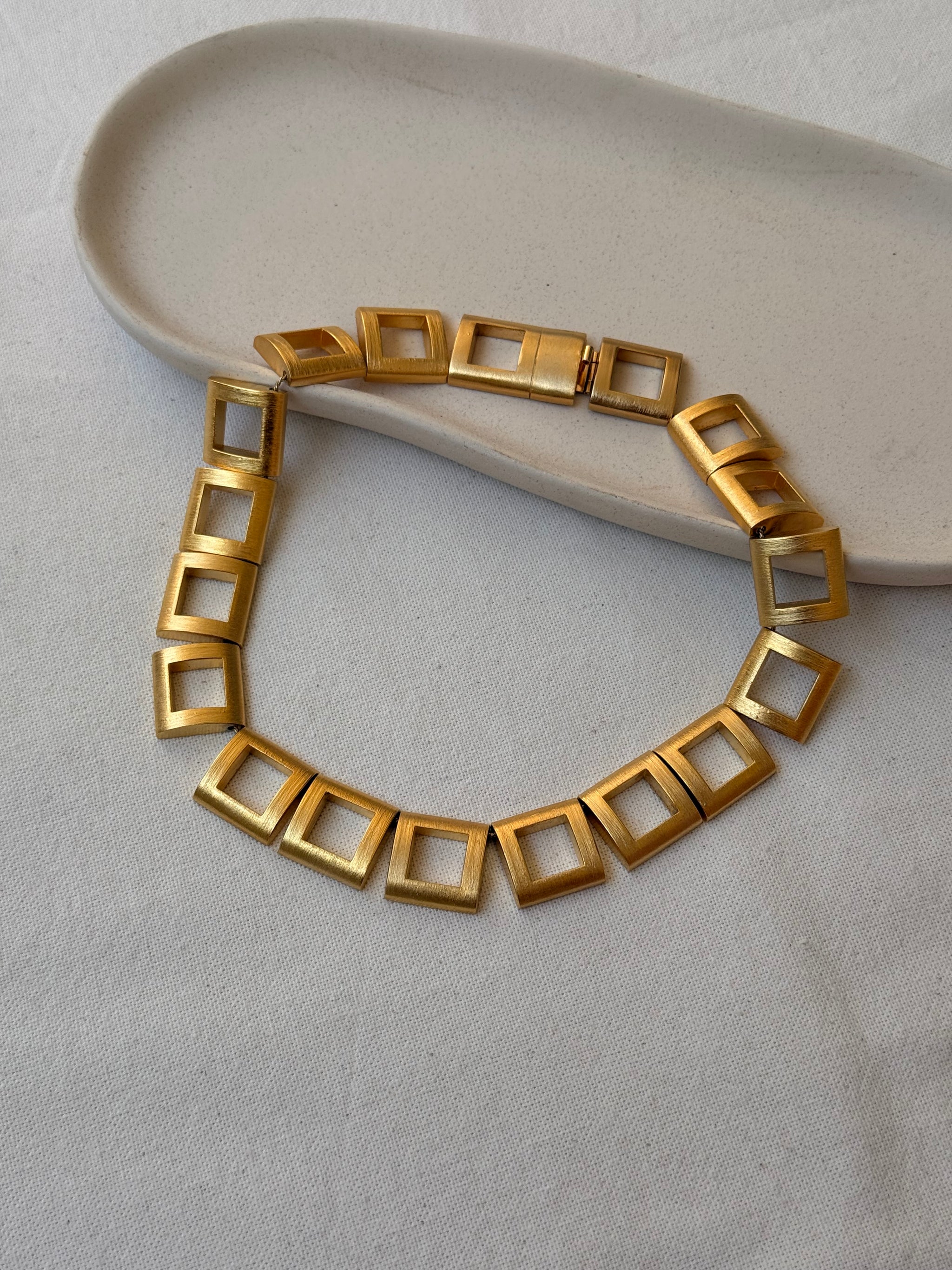 Collier Helena Rubinstein vintage - Maillons carrés ajourés