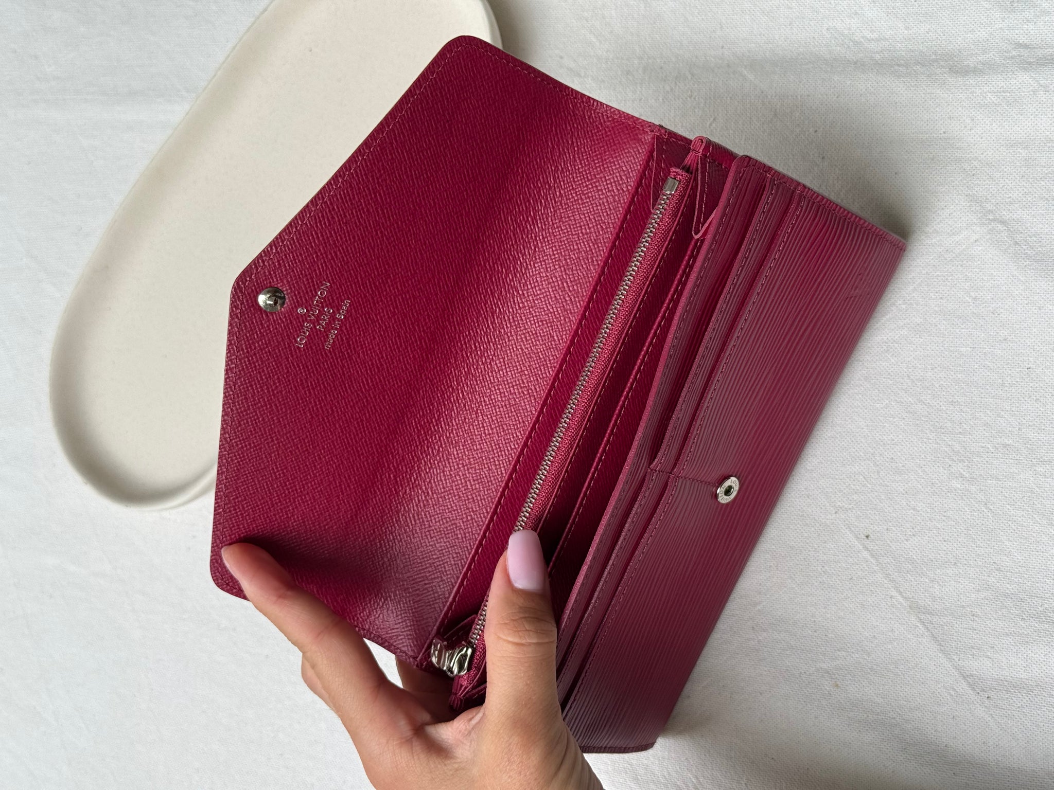 Portefeuille Louis Vuitton - Modèle Sarah cuir épi framboise