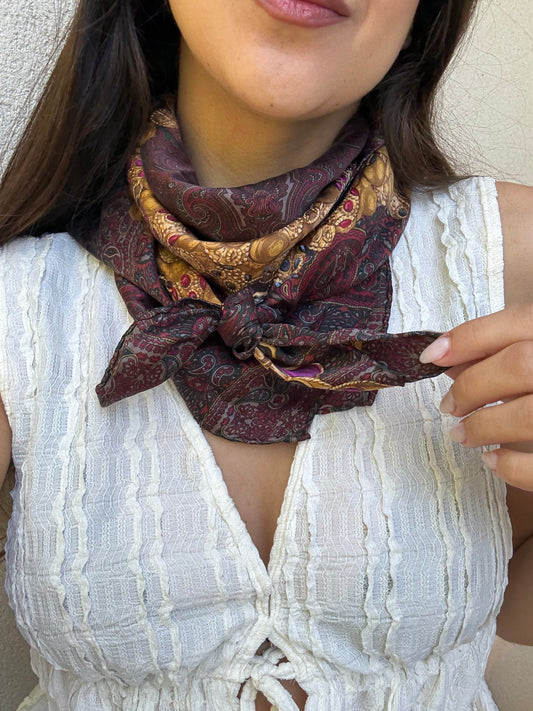 Foulard Chanel – Motif cachemire et bijouteries