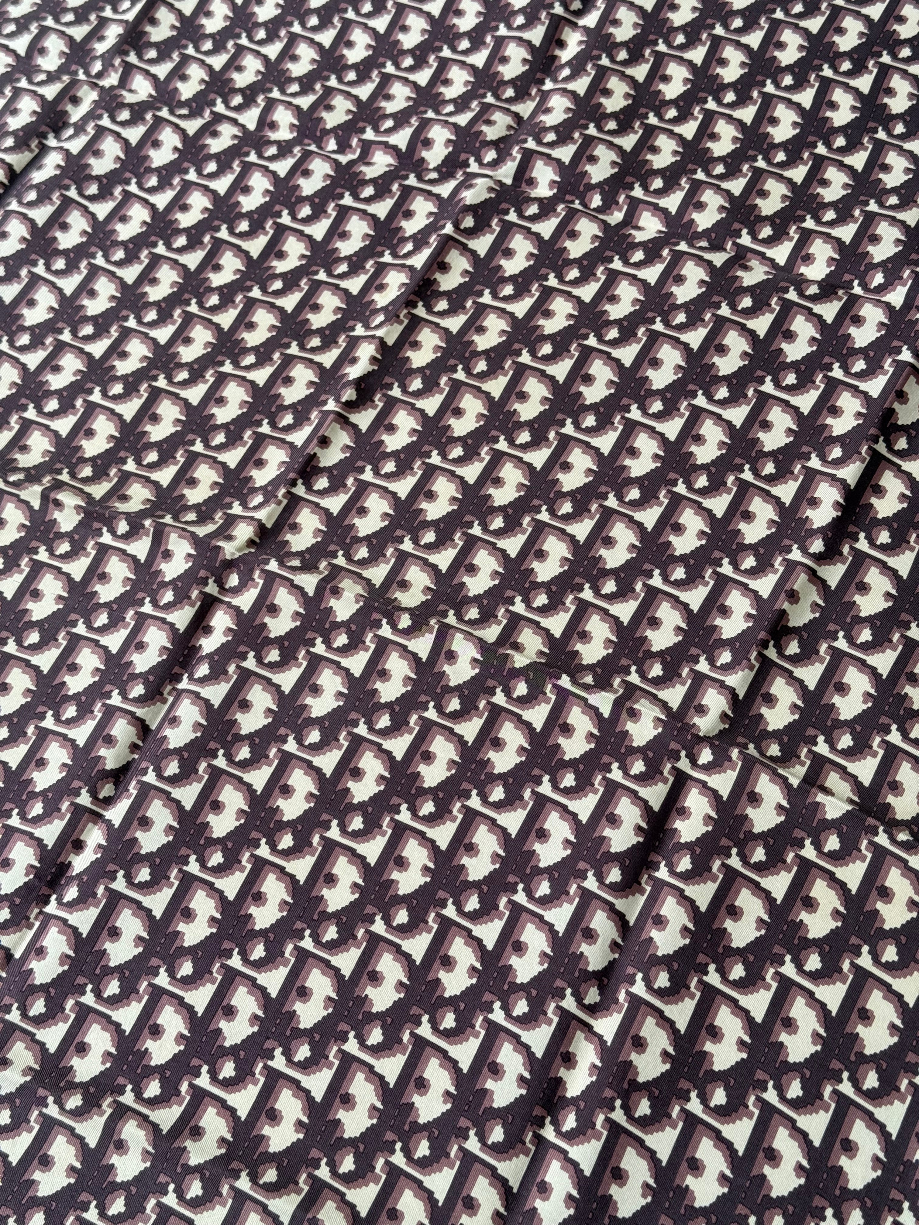 Foulard Christian Dior – Modèle monogramme prune