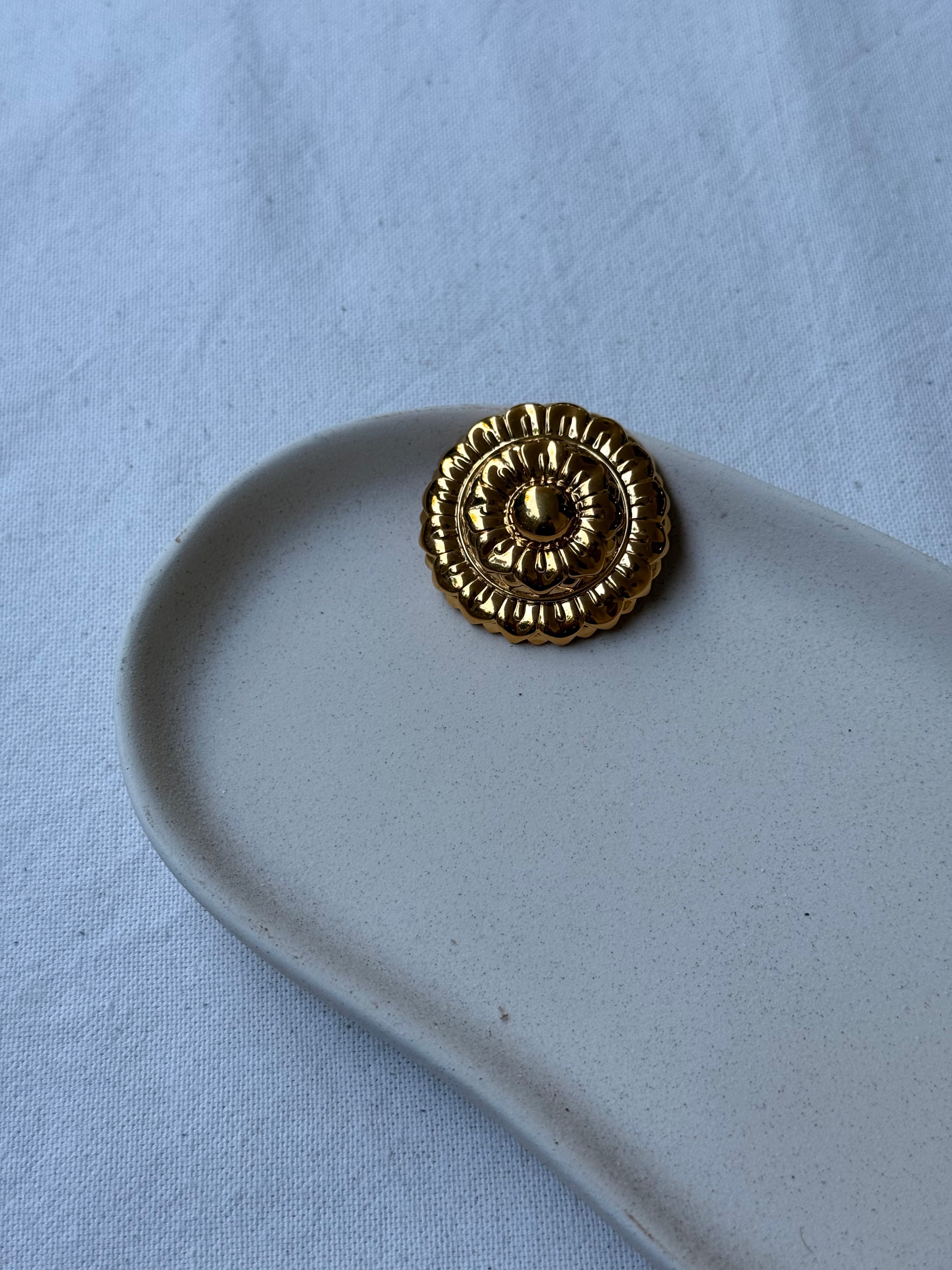 Broche vintage - Motif floral doré