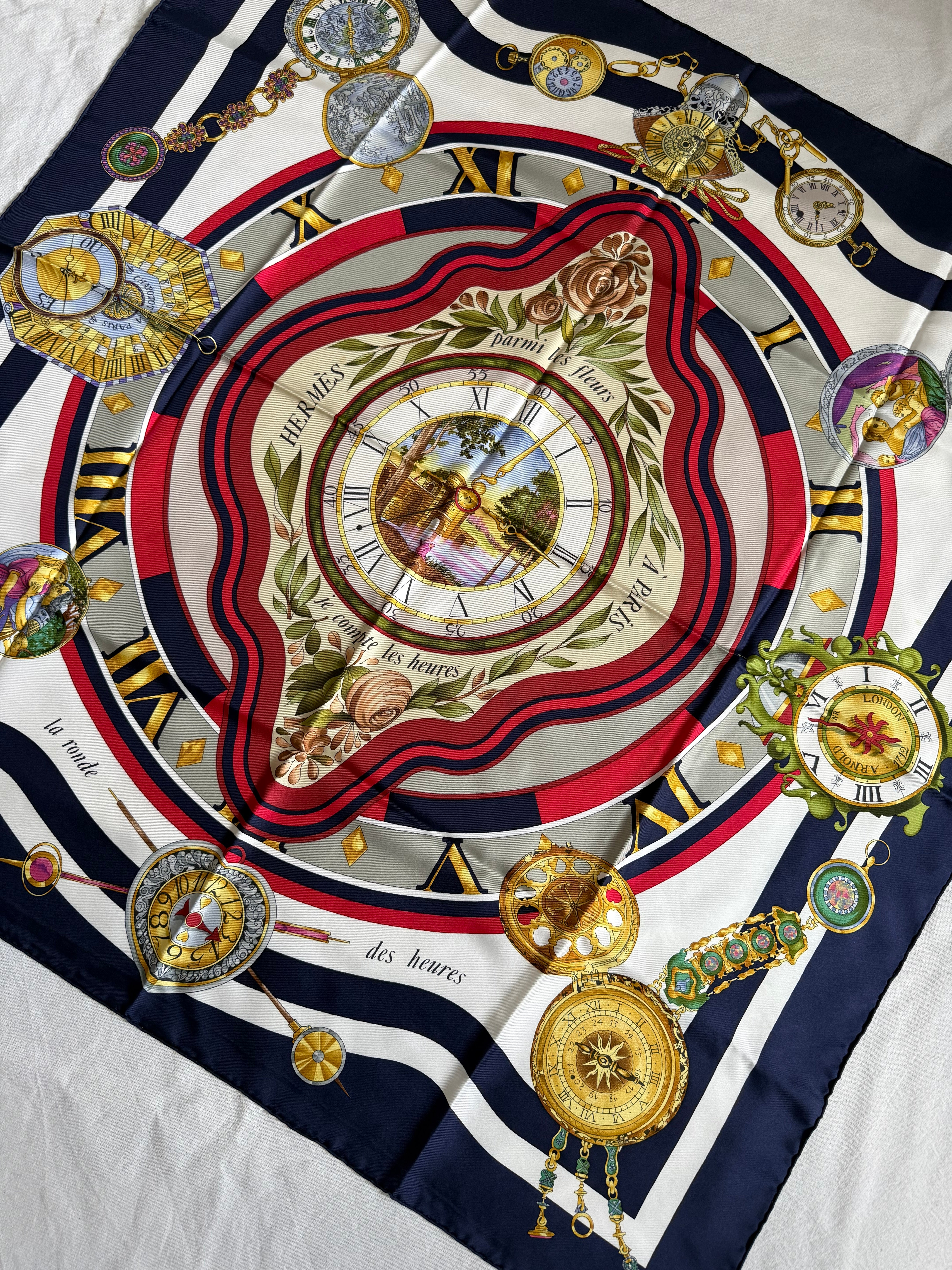 Foulard Hermès – Modèle La Ronde des Heures
