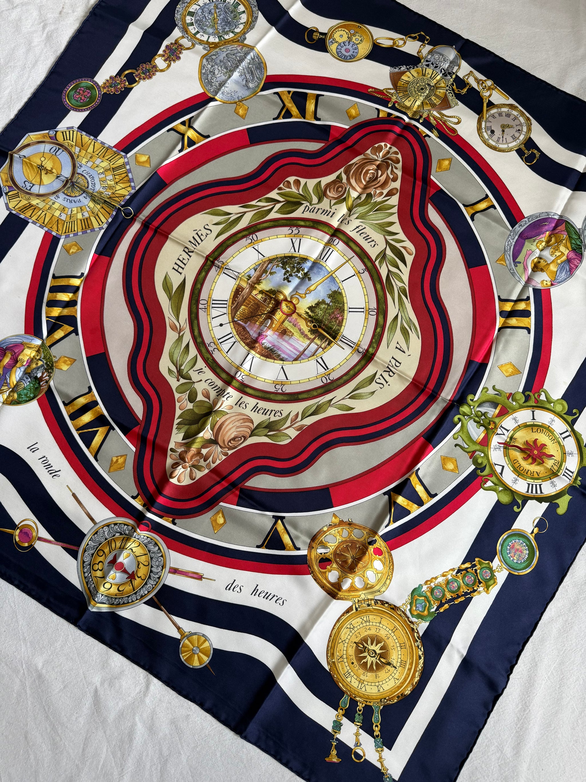 Foulard Hermès – Modèle La Ronde des Heures