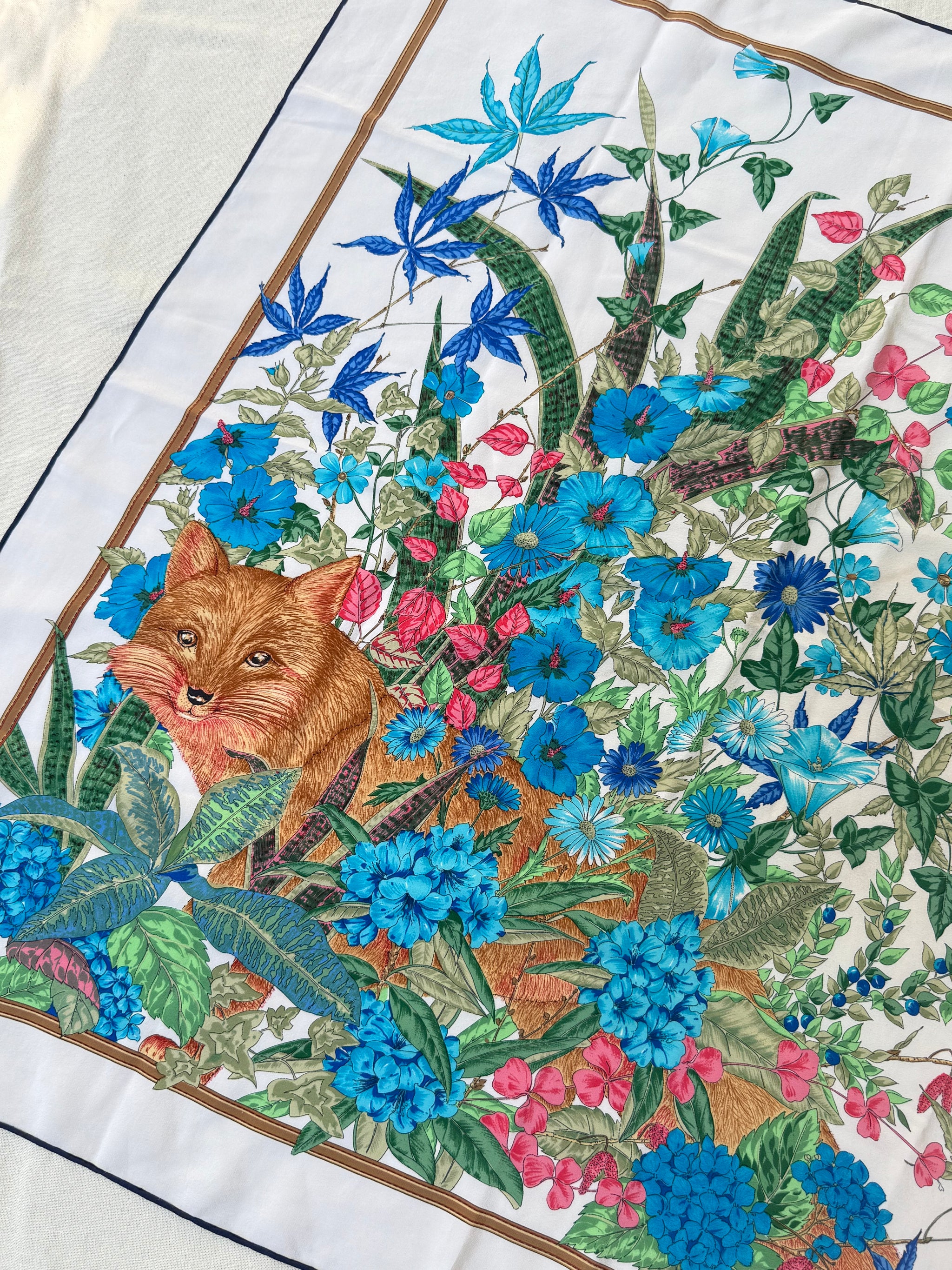 Foulard Christian Dior – Modèle blanc fleuris