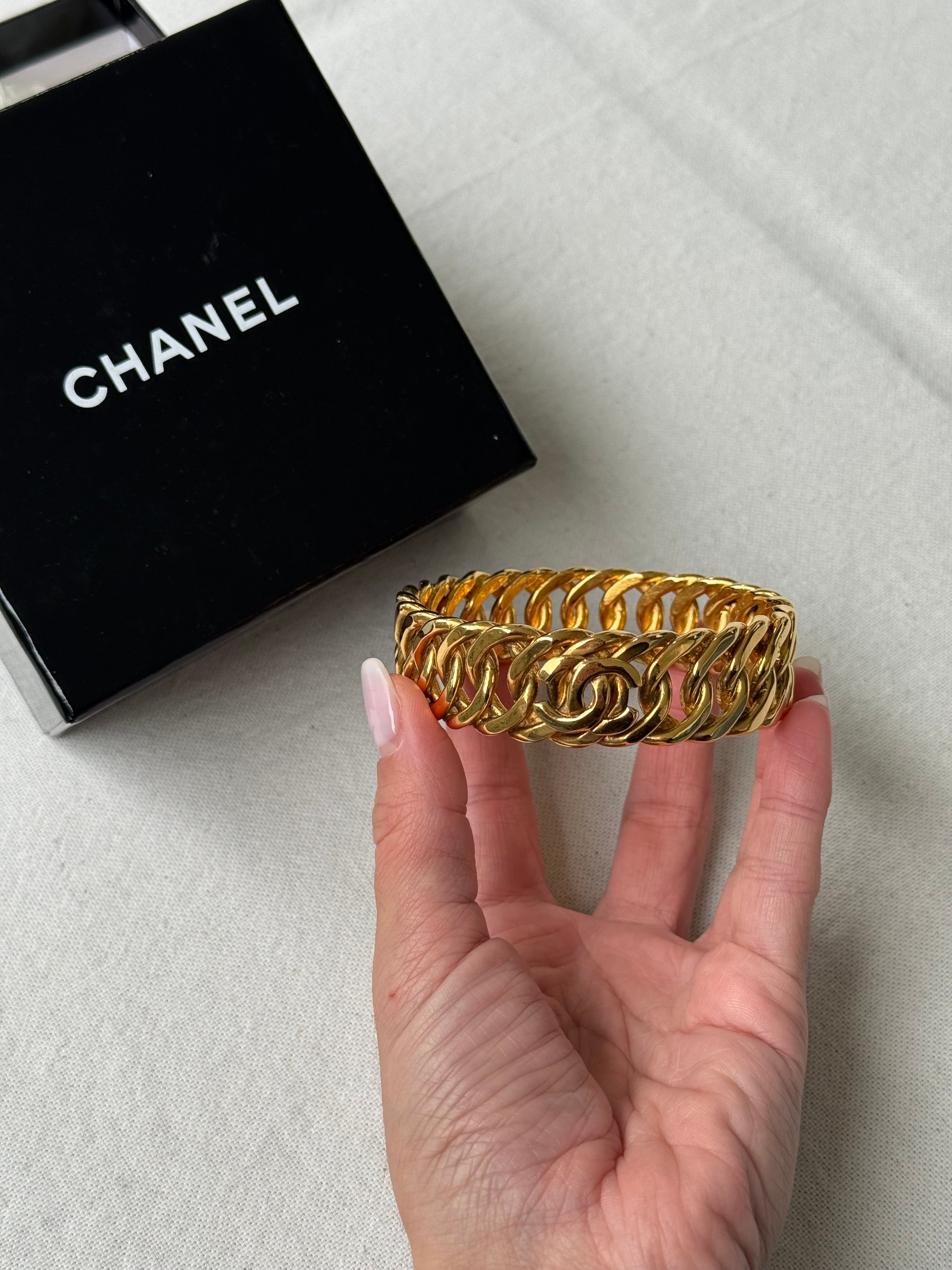 Bracelet Chanel vintage - Jonc maille gourmette dorée CC