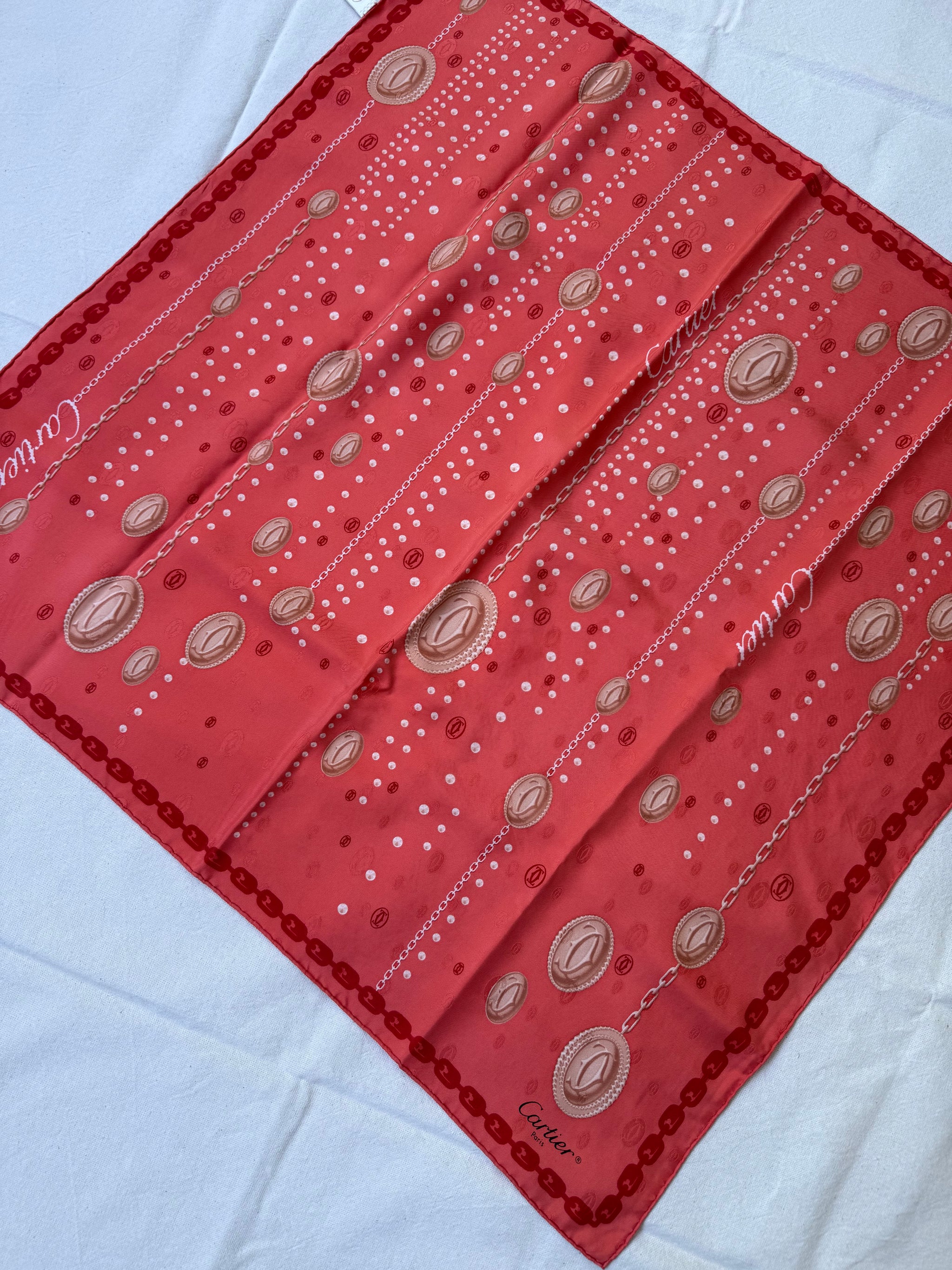 Foulard Cartier – Modèle corail et logos