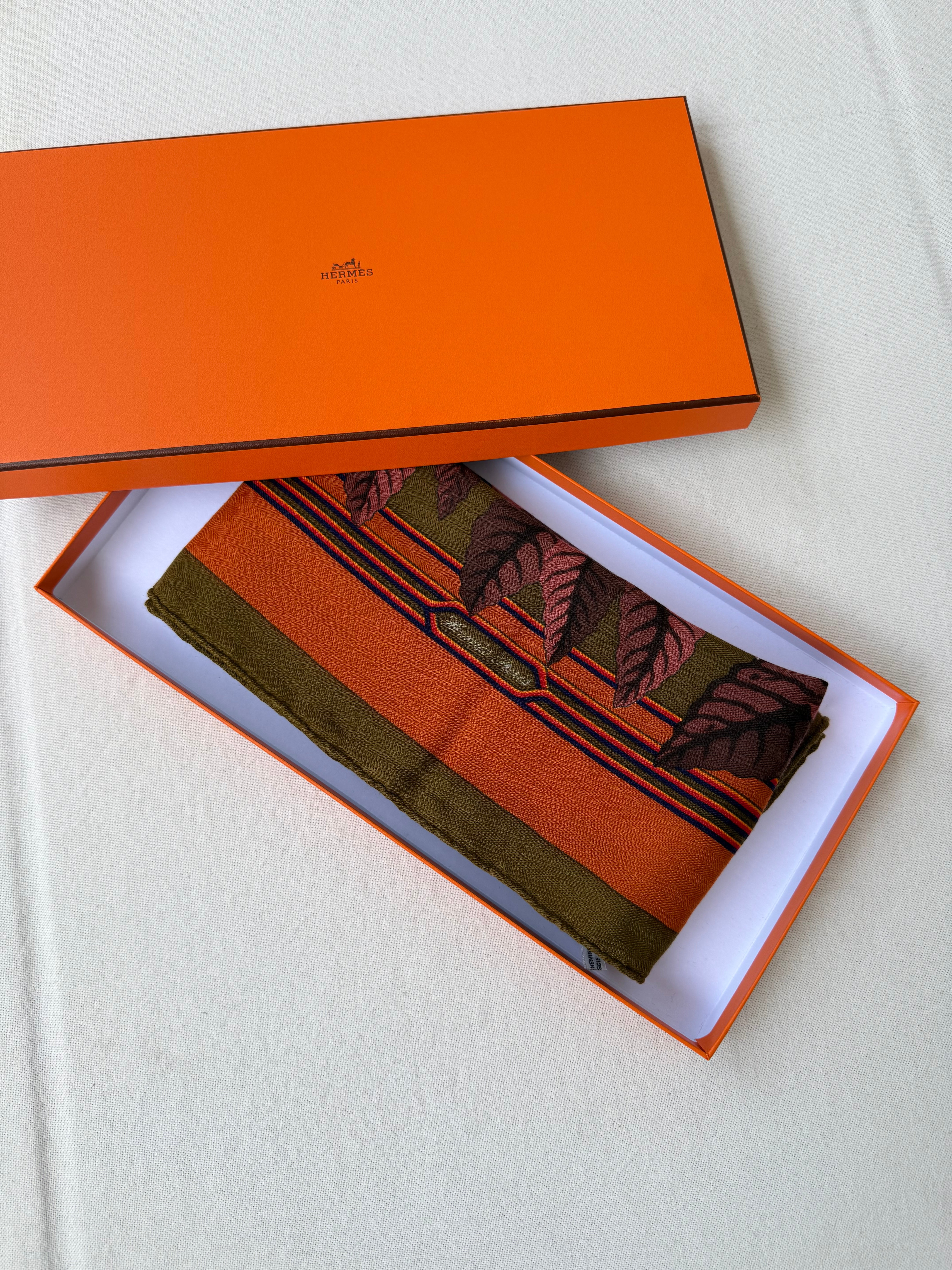 Châle Hermès 90 – Modèle Les Perroquets