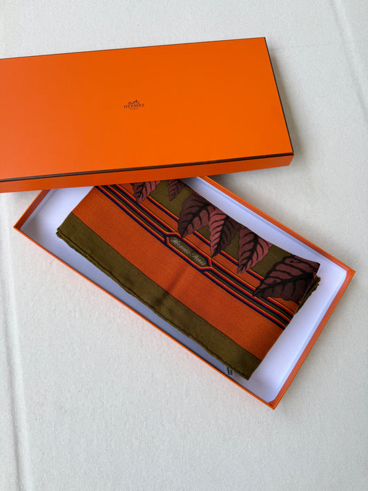 Hermès 90 Shawl – Les Perroquets model