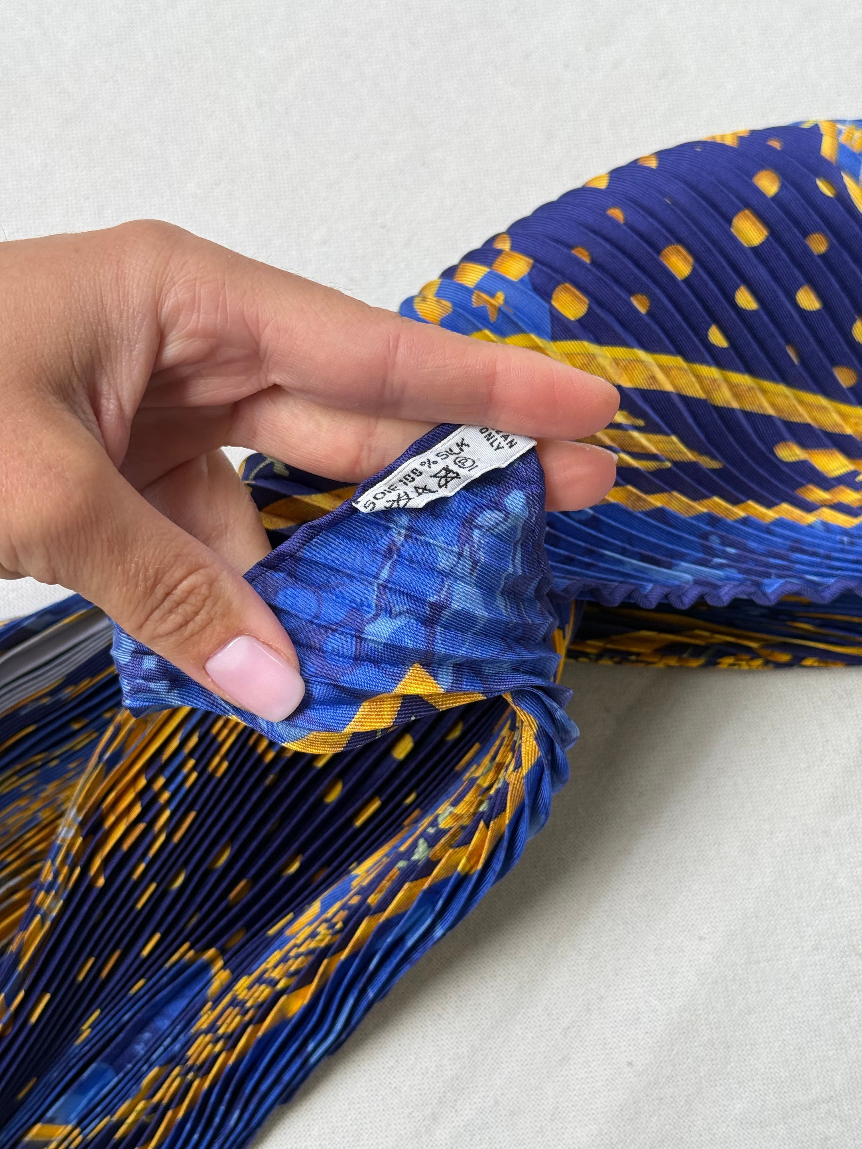 Foulard Hermès plissé – Modèle Carpe Diem