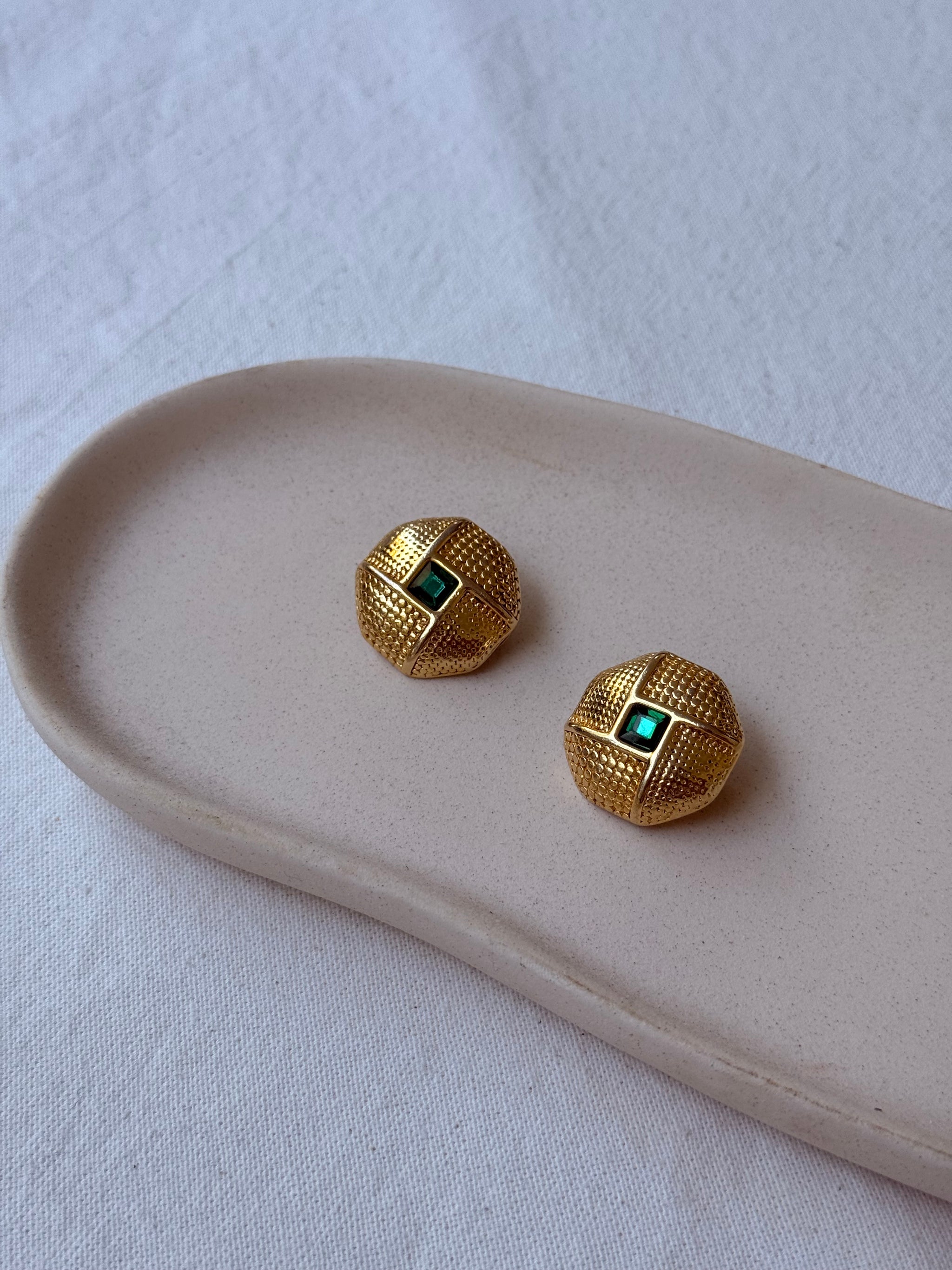 Boucles d’oreilles vintage - Dorées et strass vert émeraude
