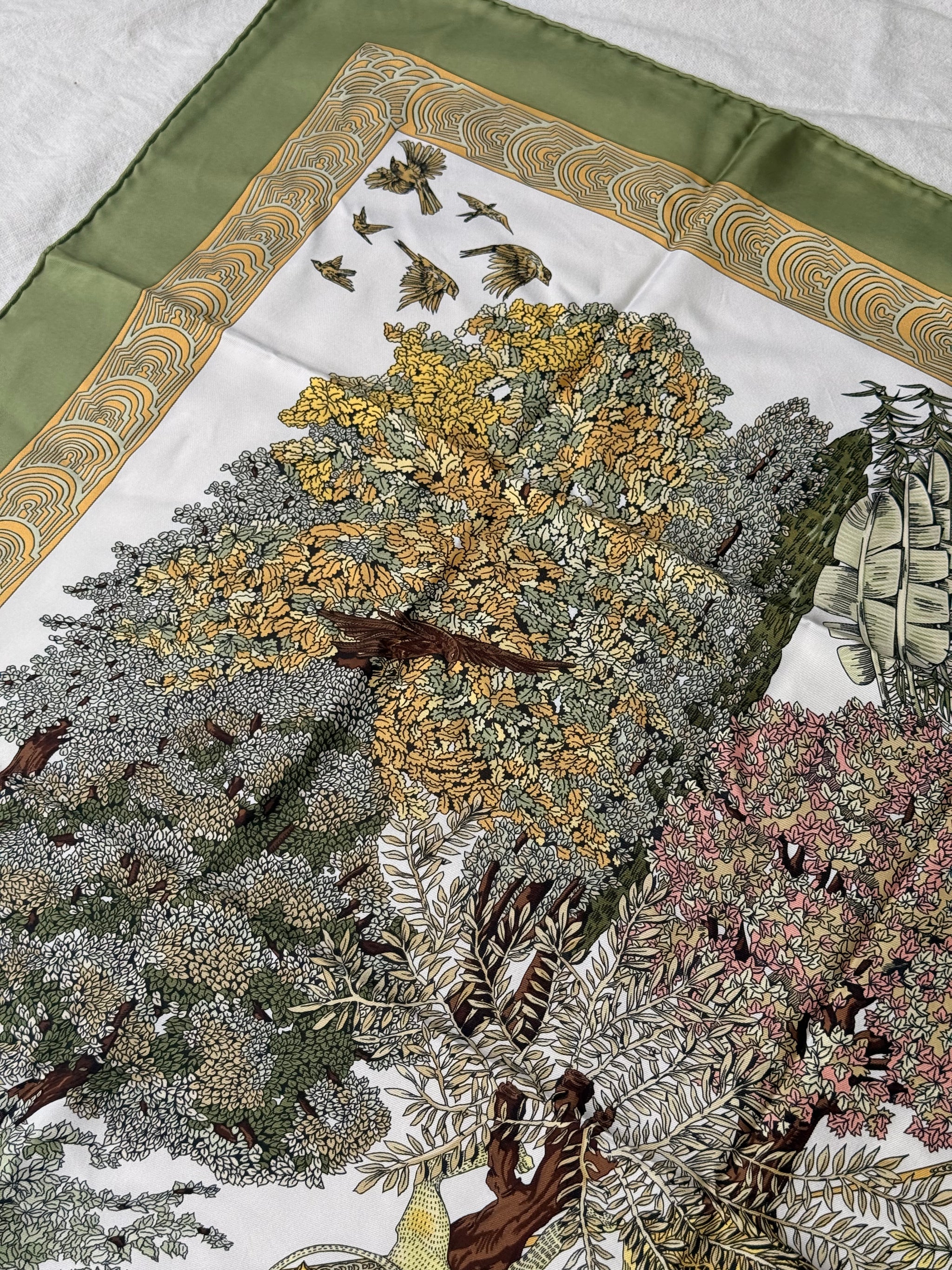 Foulard Hermès – Modèle Les légendes de l'arbre
