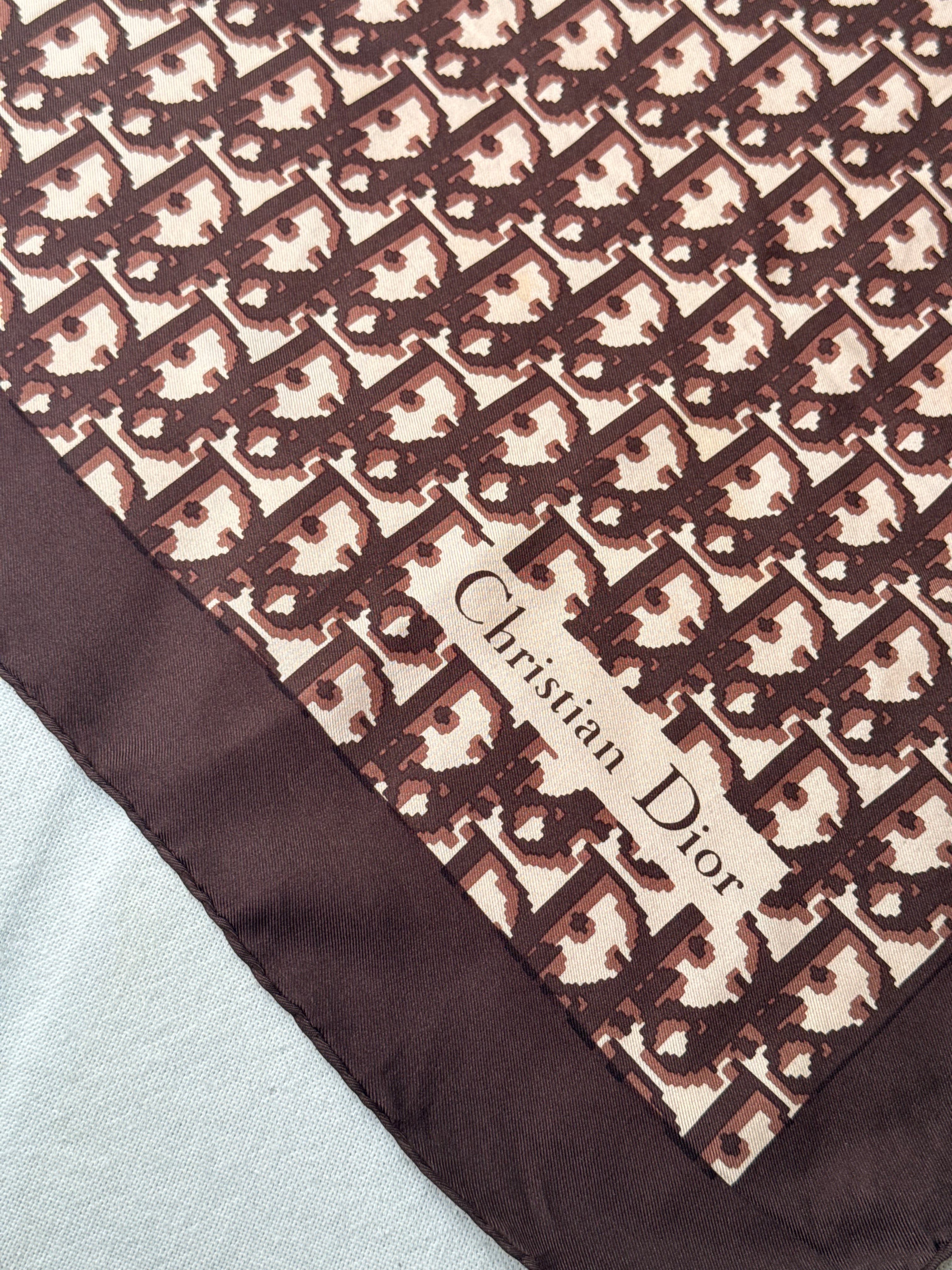 Foulard Christian Dior – Modèle monogramme marron