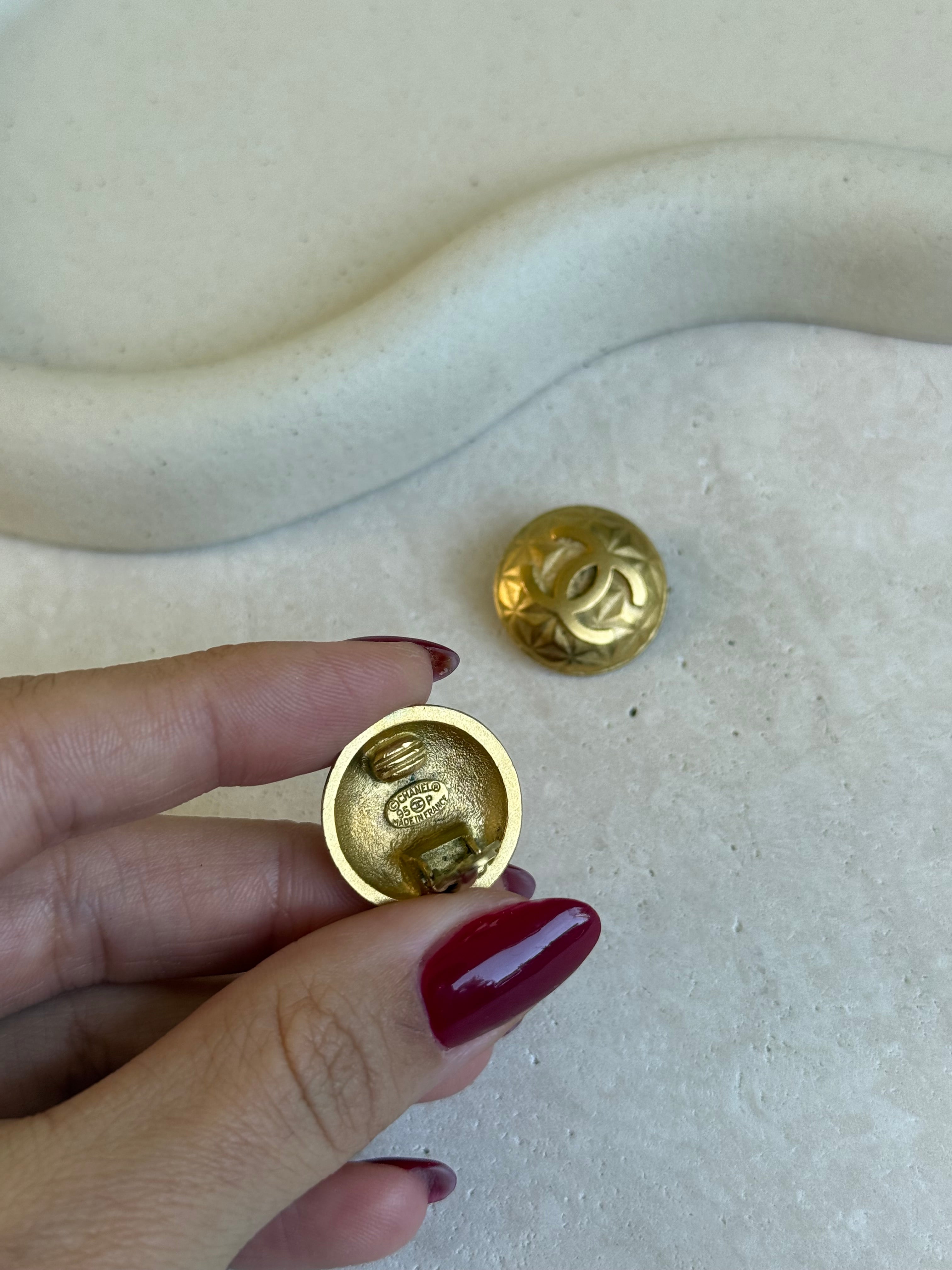 Boucles d’oreilles vintage Chanel - Rondes avec logo CC