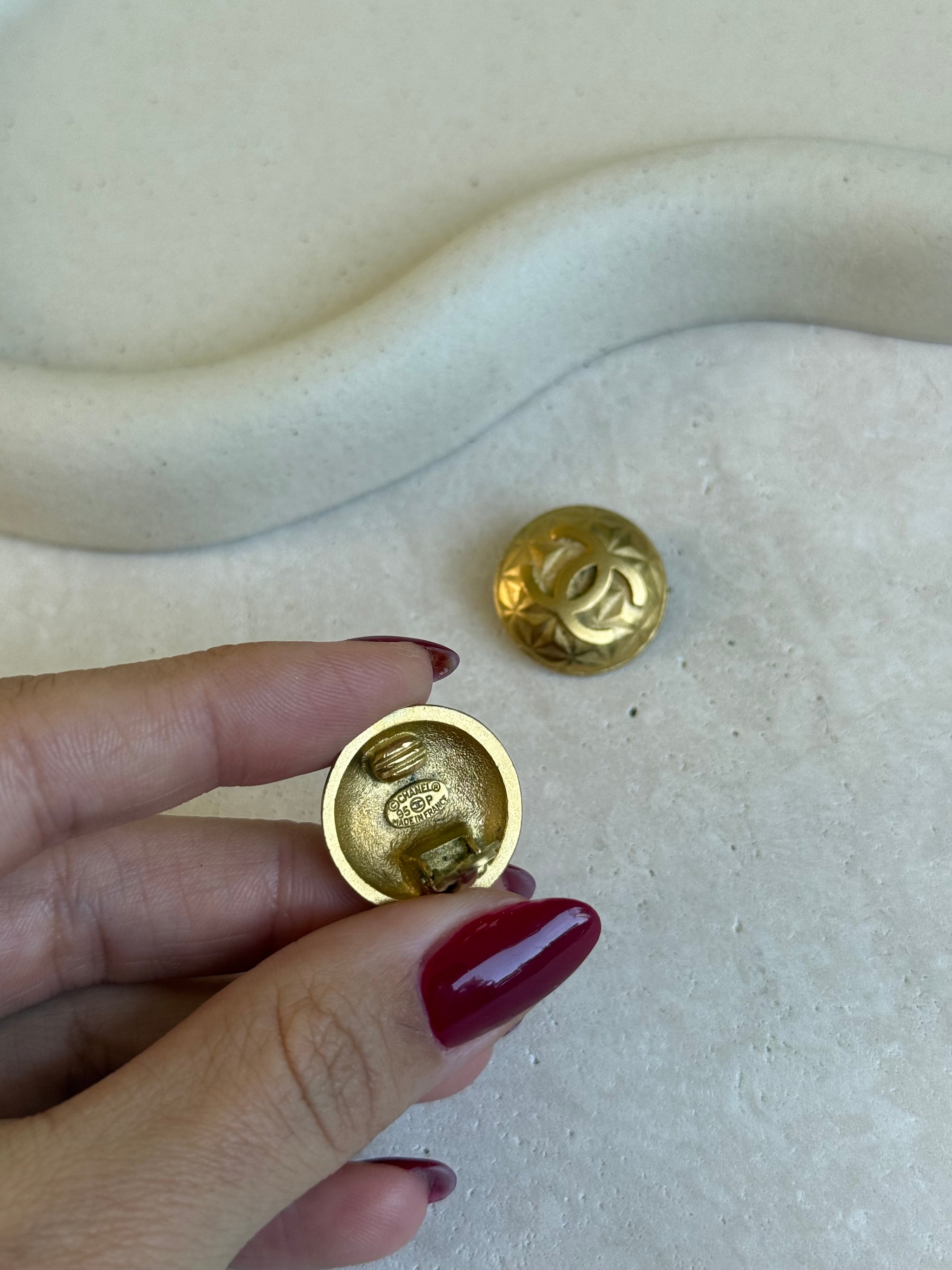 Boucles d’oreilles vintage Chanel - Rondes avec logo CC