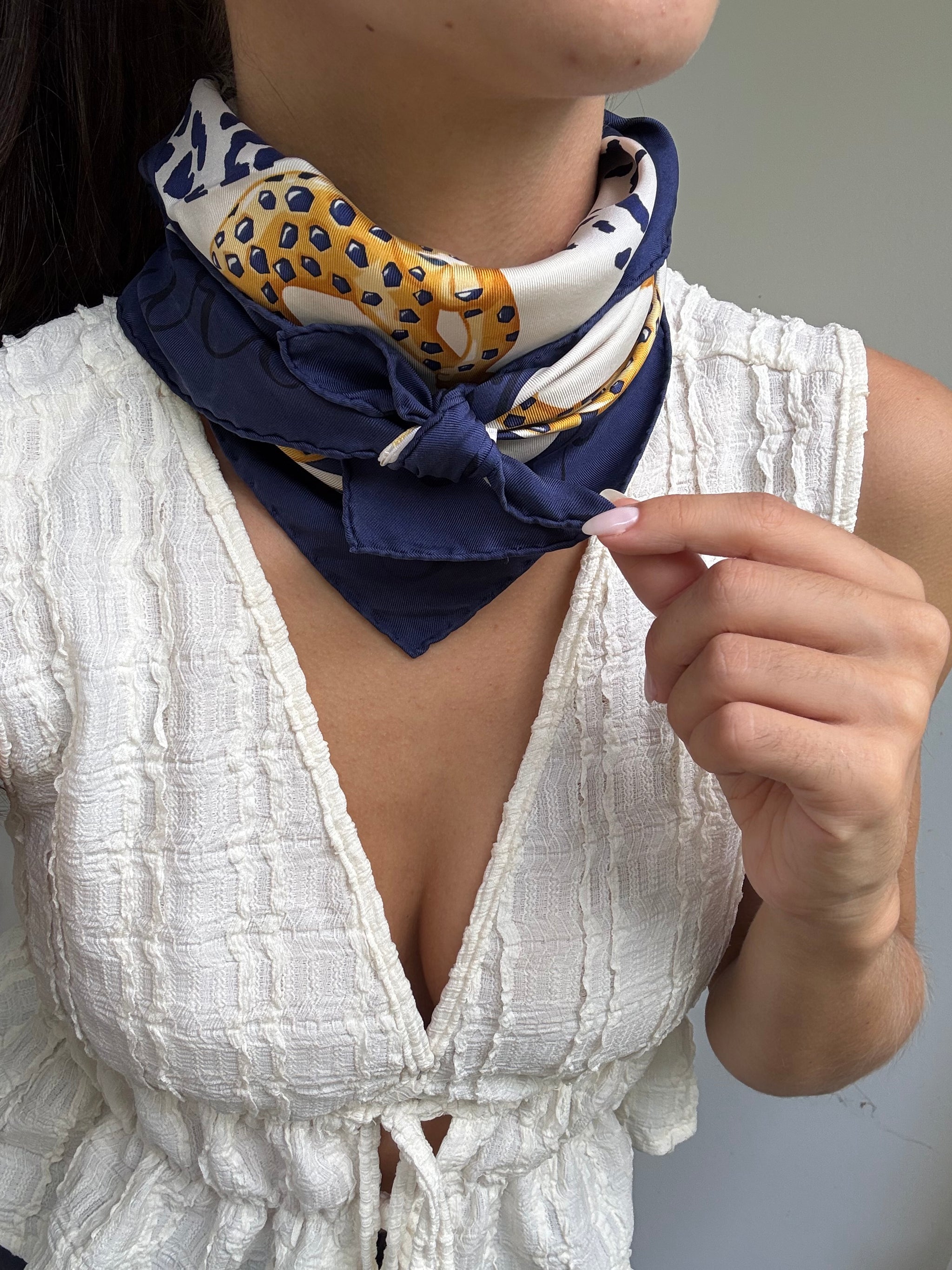 Foulard Cartier – Modèle bleu marine et panthères