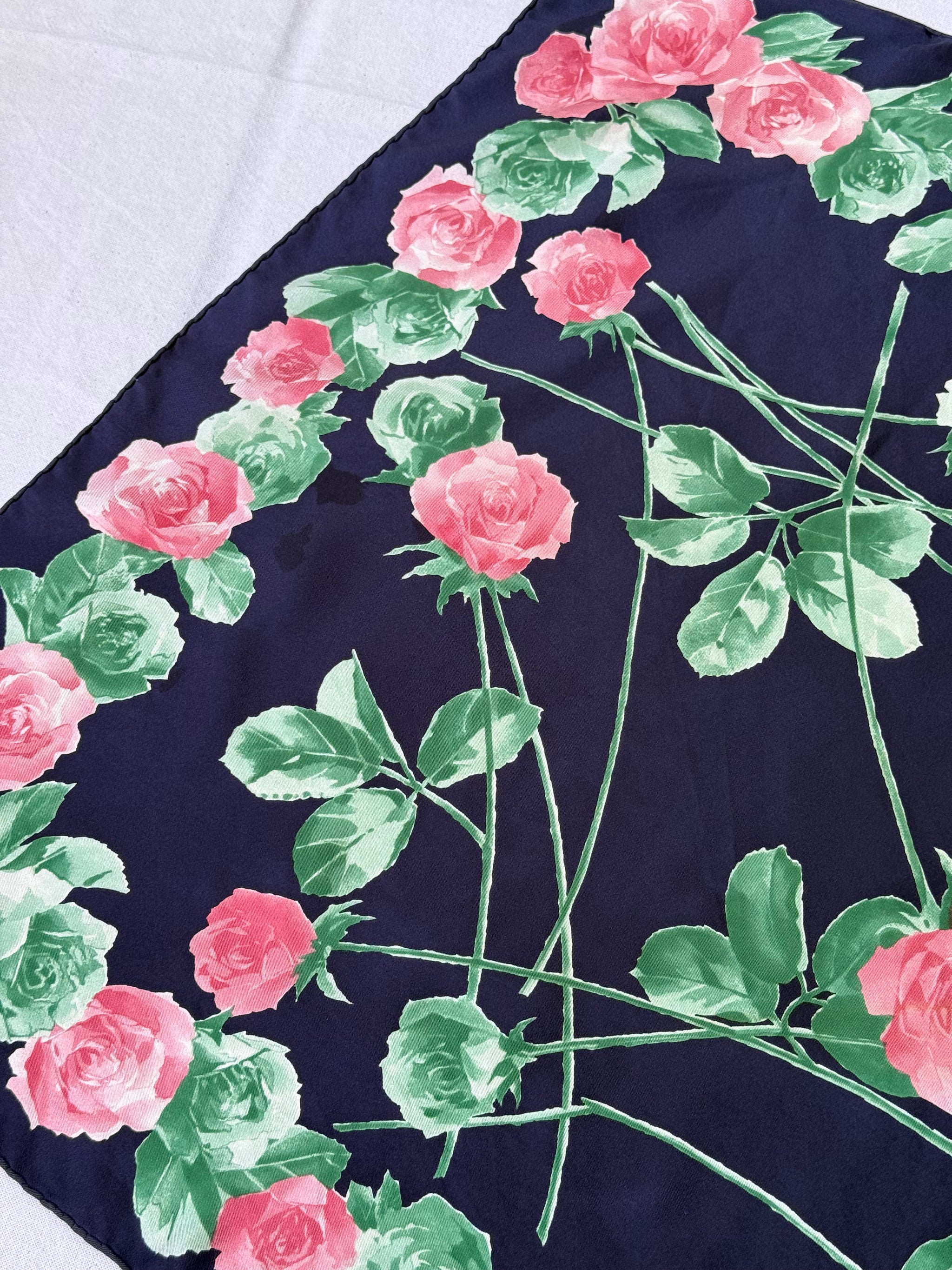 Christian Dior Scarf – Floral patterns