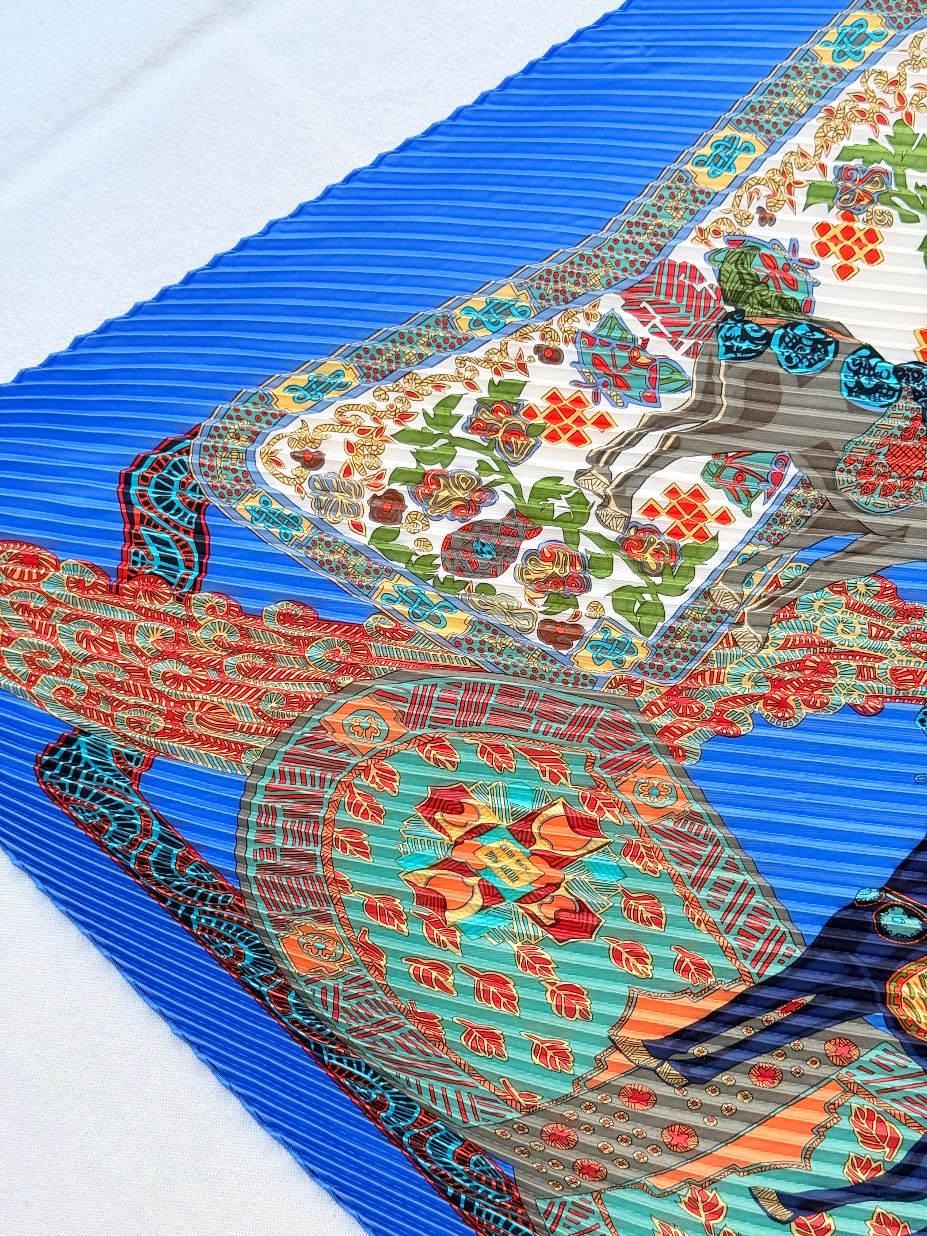 Foulard Hermès plissé – Modèle L’Art des Steppes