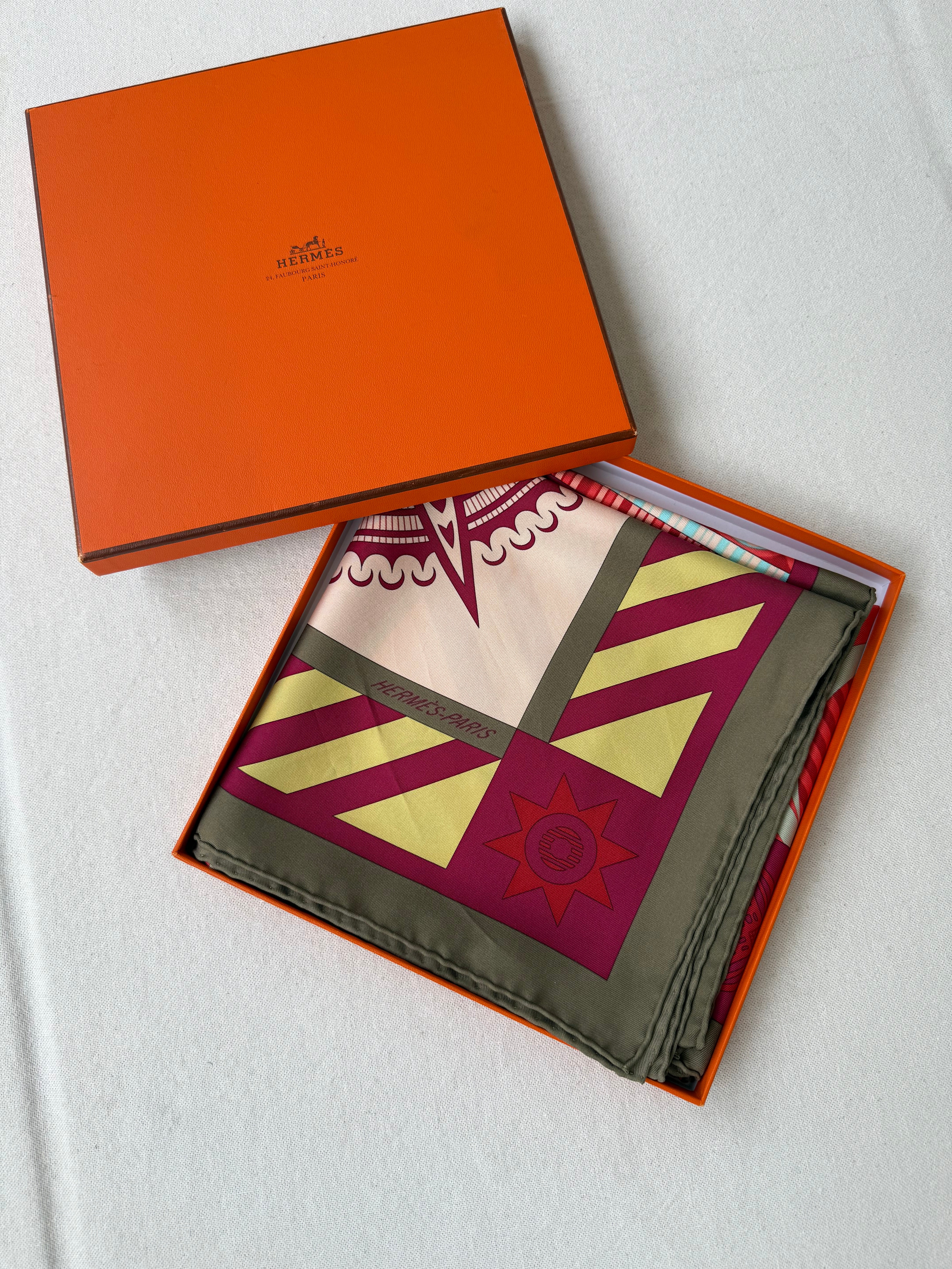 Foulard Hermès – Modèle Géométrie Crétoise