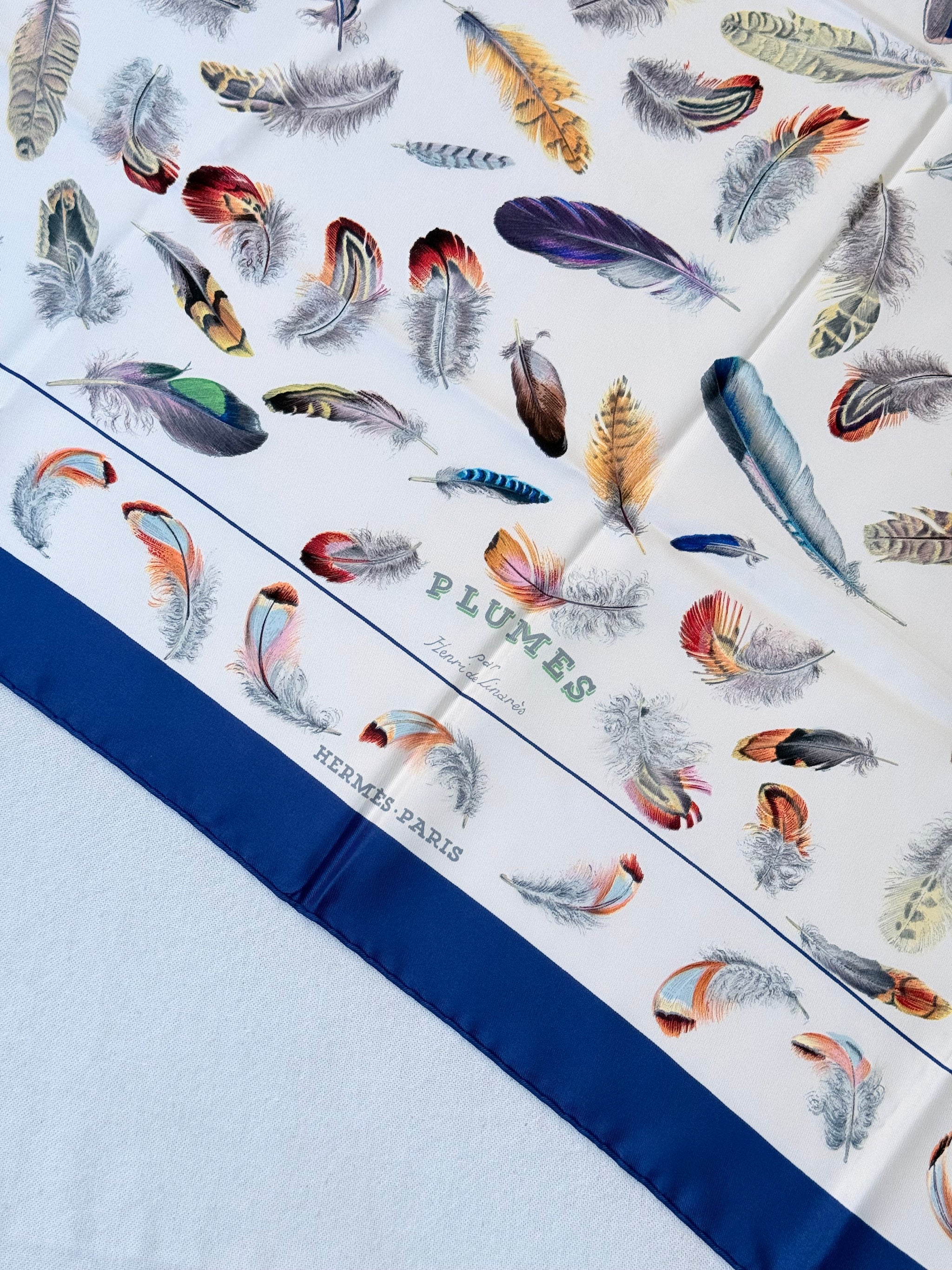 Foulard Hermès – Modèle Plumes