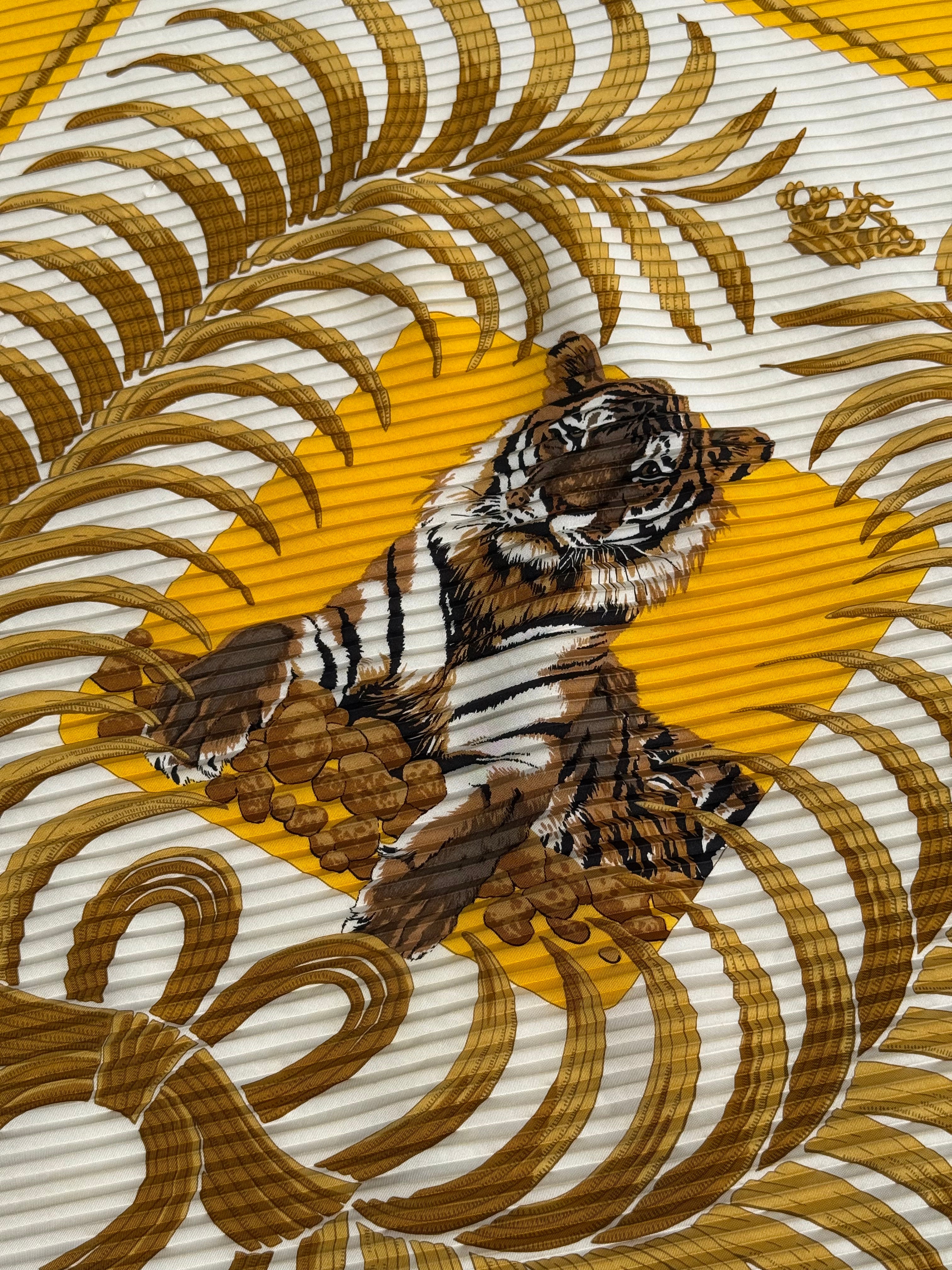 Foulard Hermès plissé – Modèle Tigre Royal