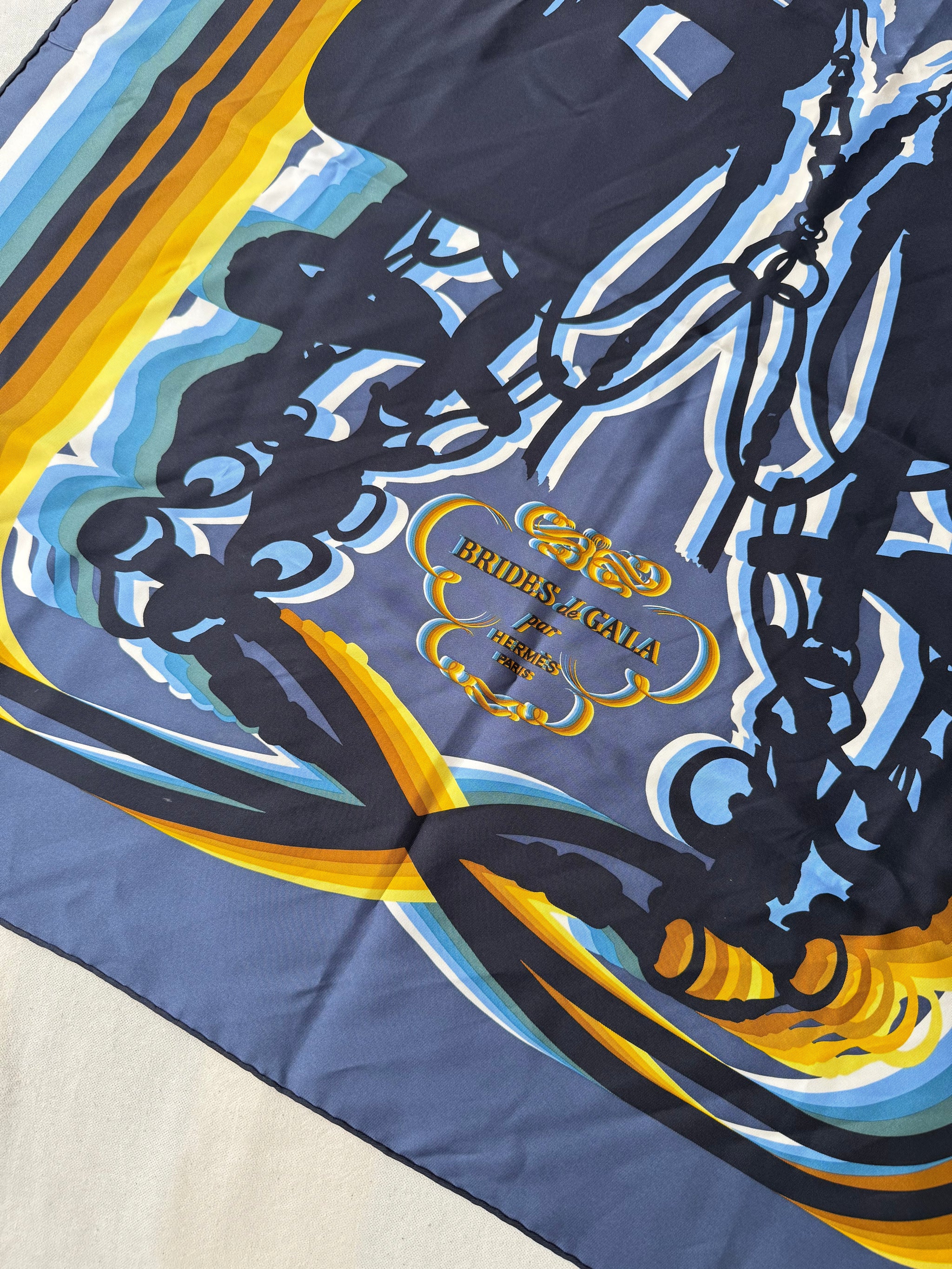 Foulard Hermès – modèle Bride de Gala Shadow