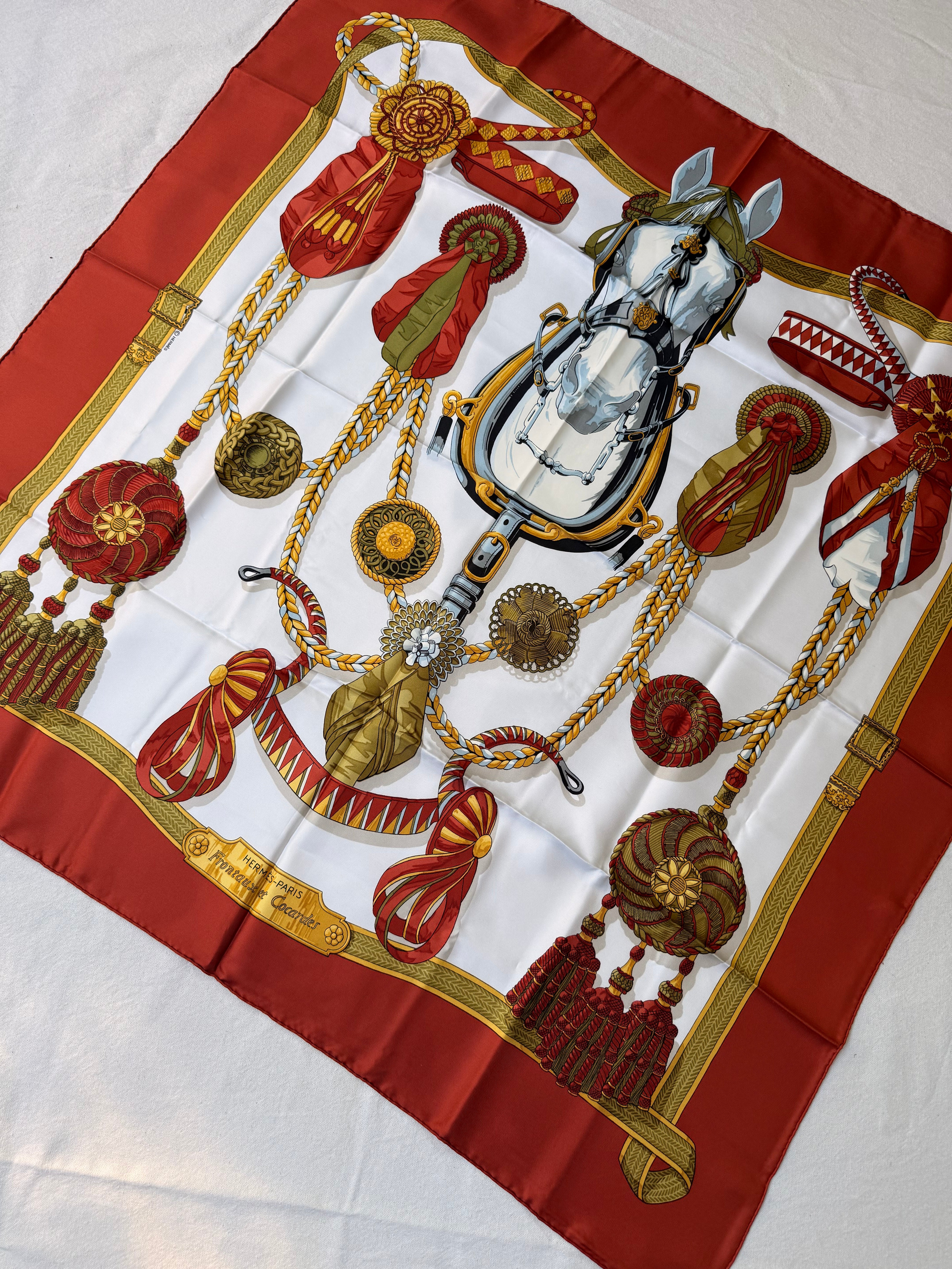 Foulard Hermès – Modèle Frontaux et Cocardes