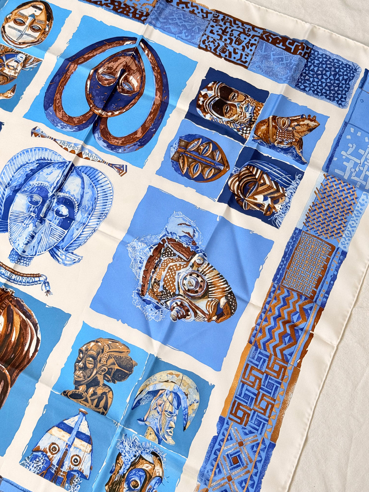 Foulard Hermès – Modèle Persona
