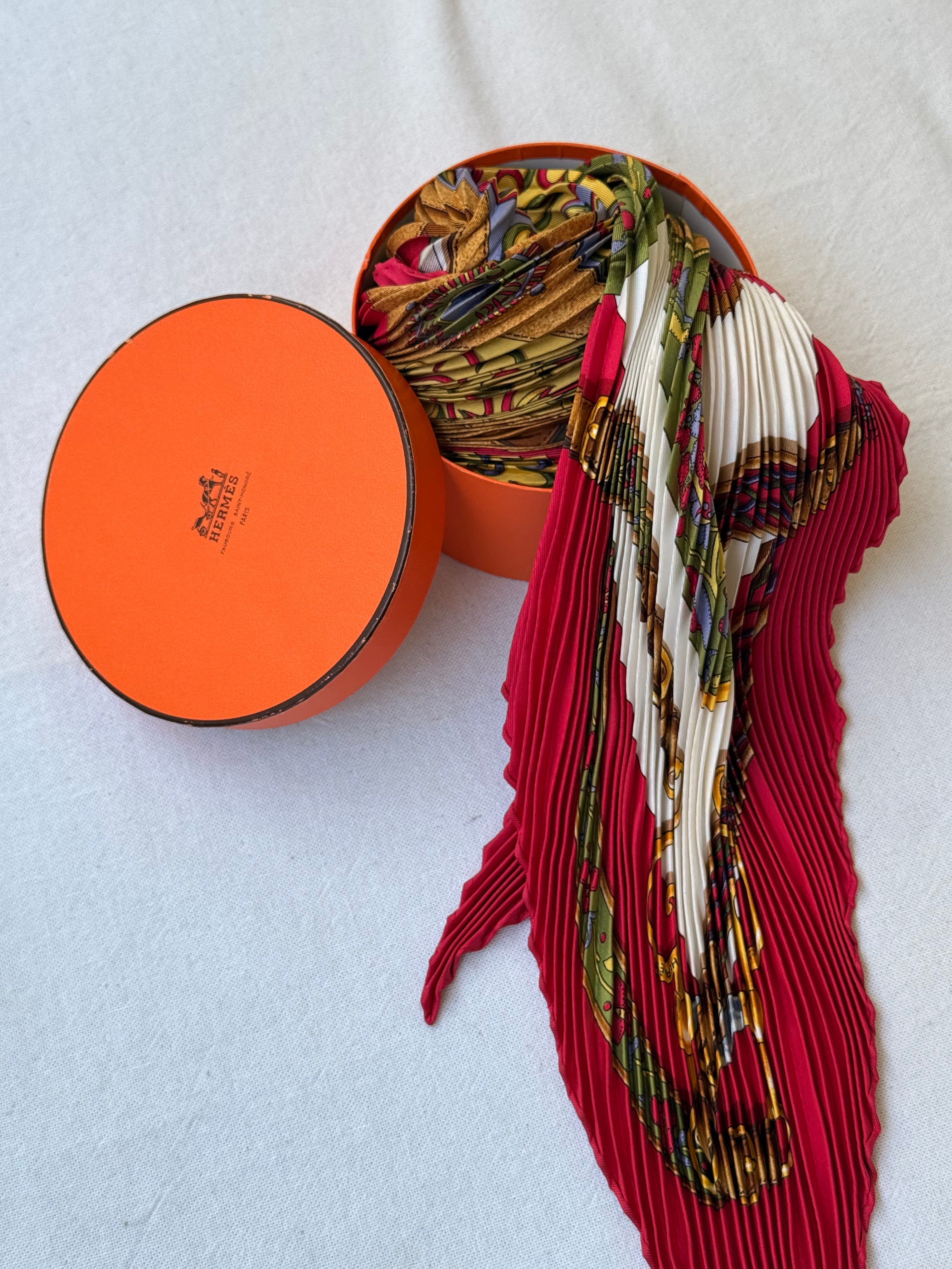 Foulard Hermès plissé – Modèle Festival