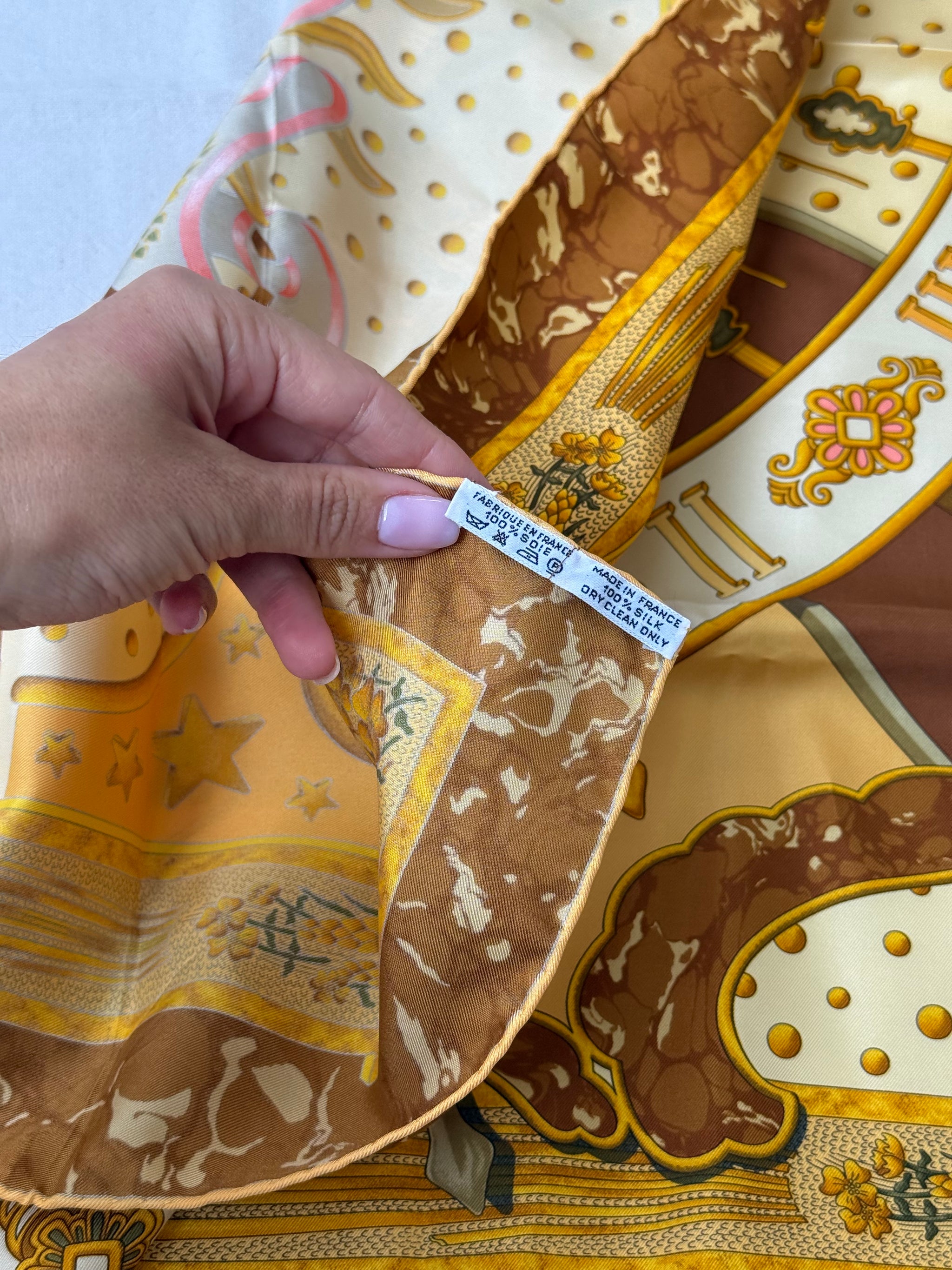 Foulard Hermès – Modèle Carpe Diem